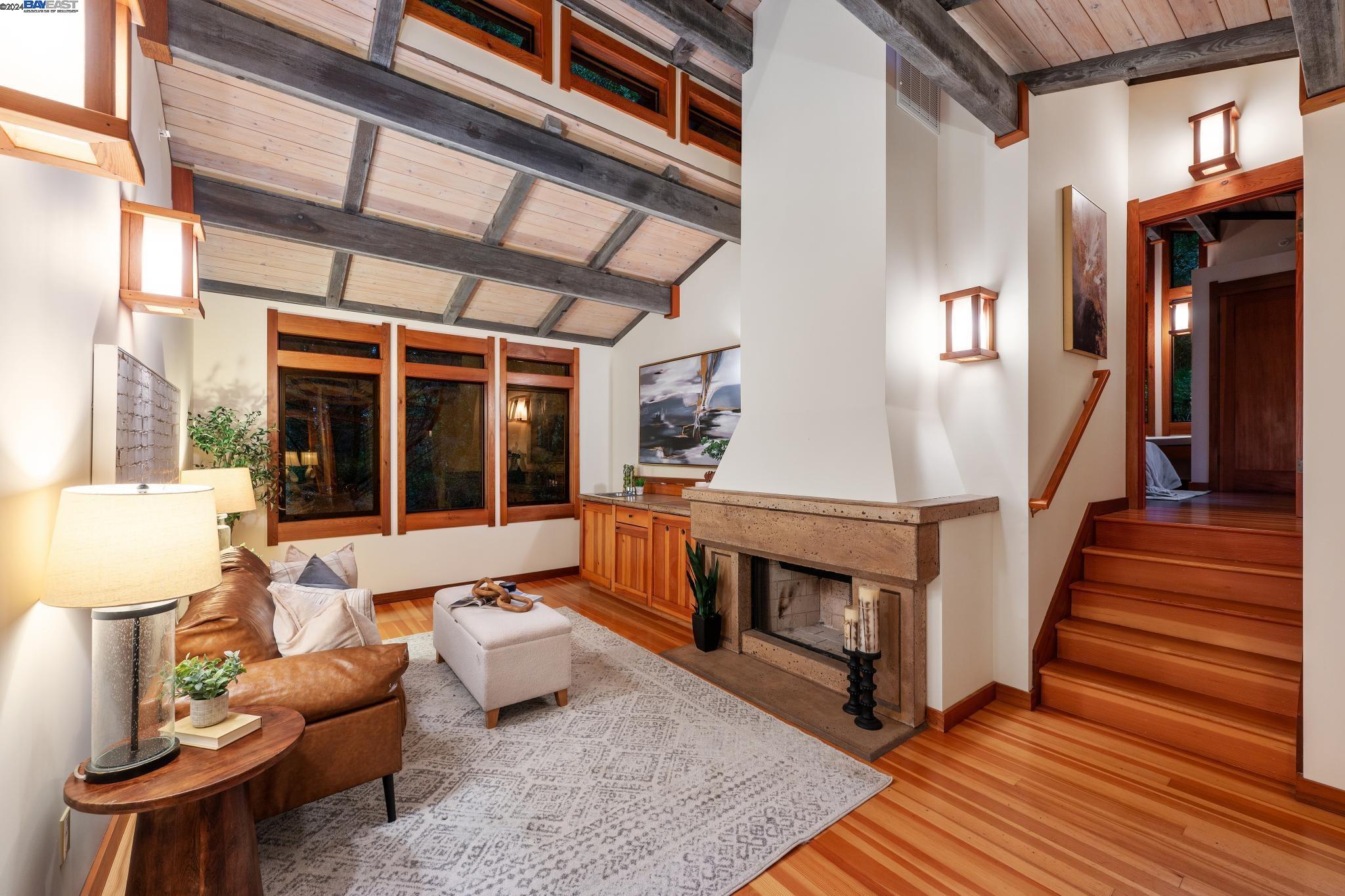 10 E Robert Dr