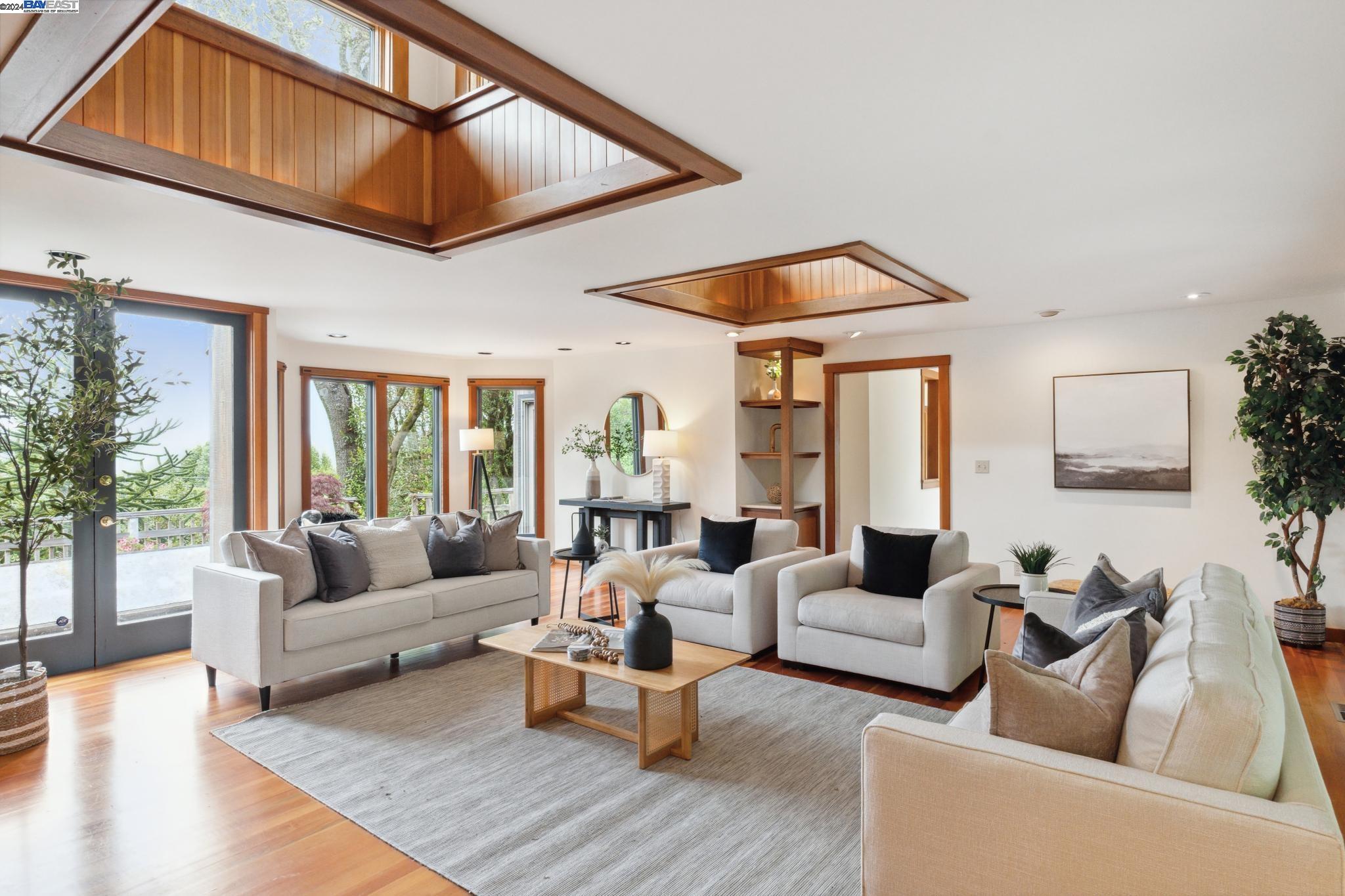 10 E Robert Dr