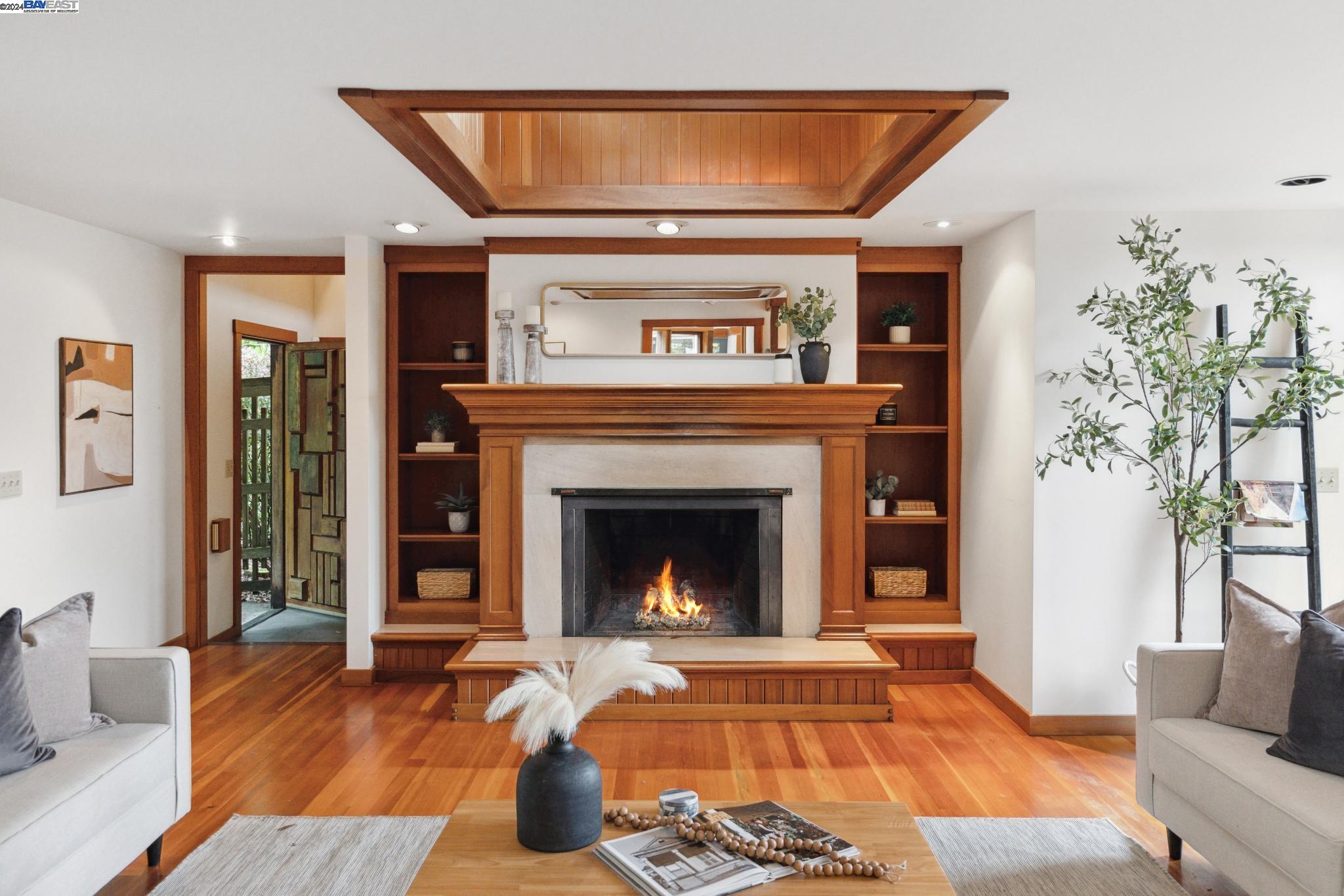 10 E Robert Dr
