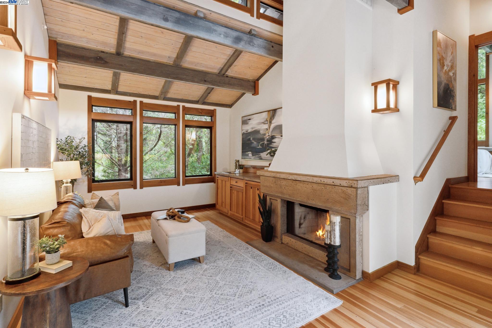 10 E Robert Dr