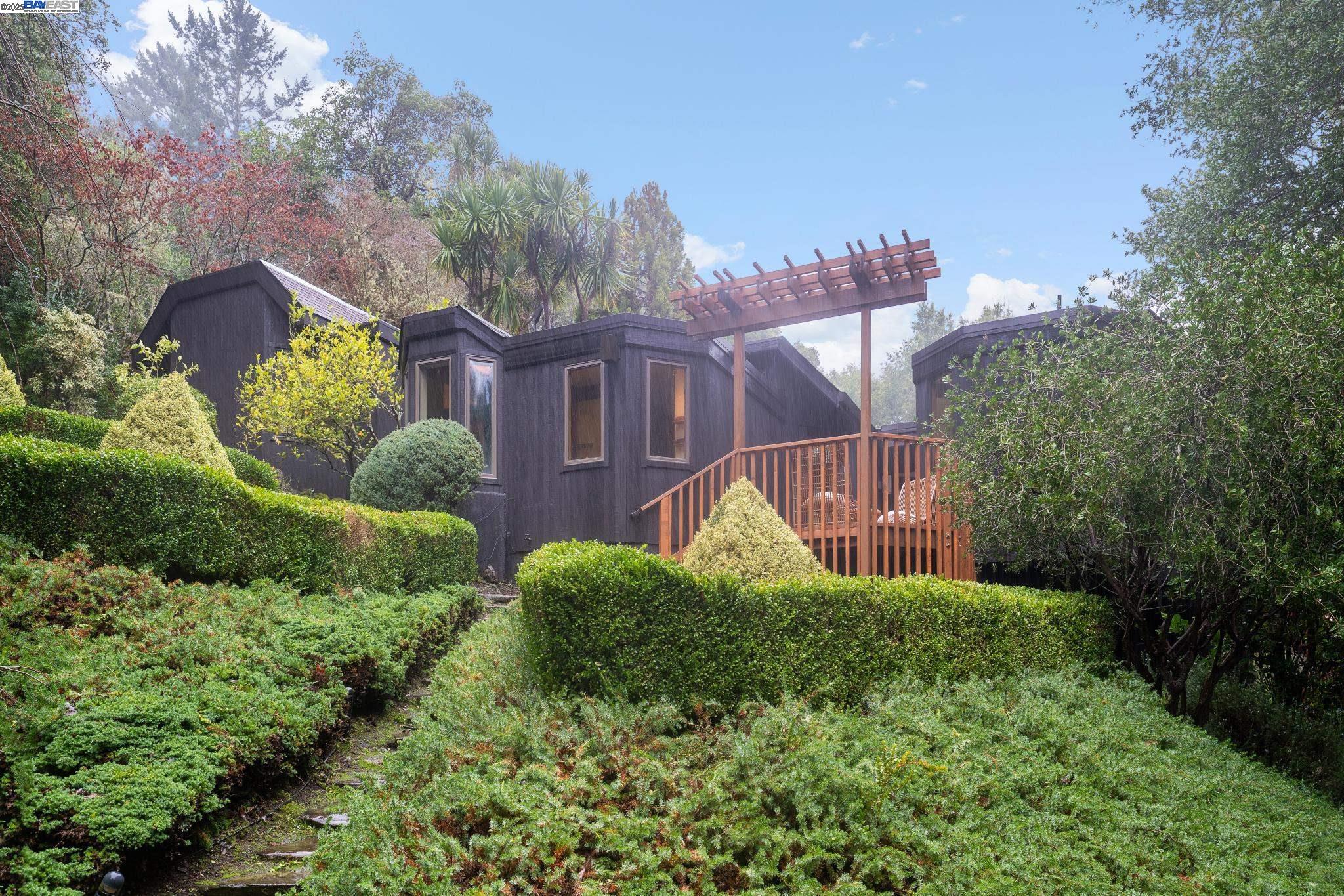 10 E Robert Dr