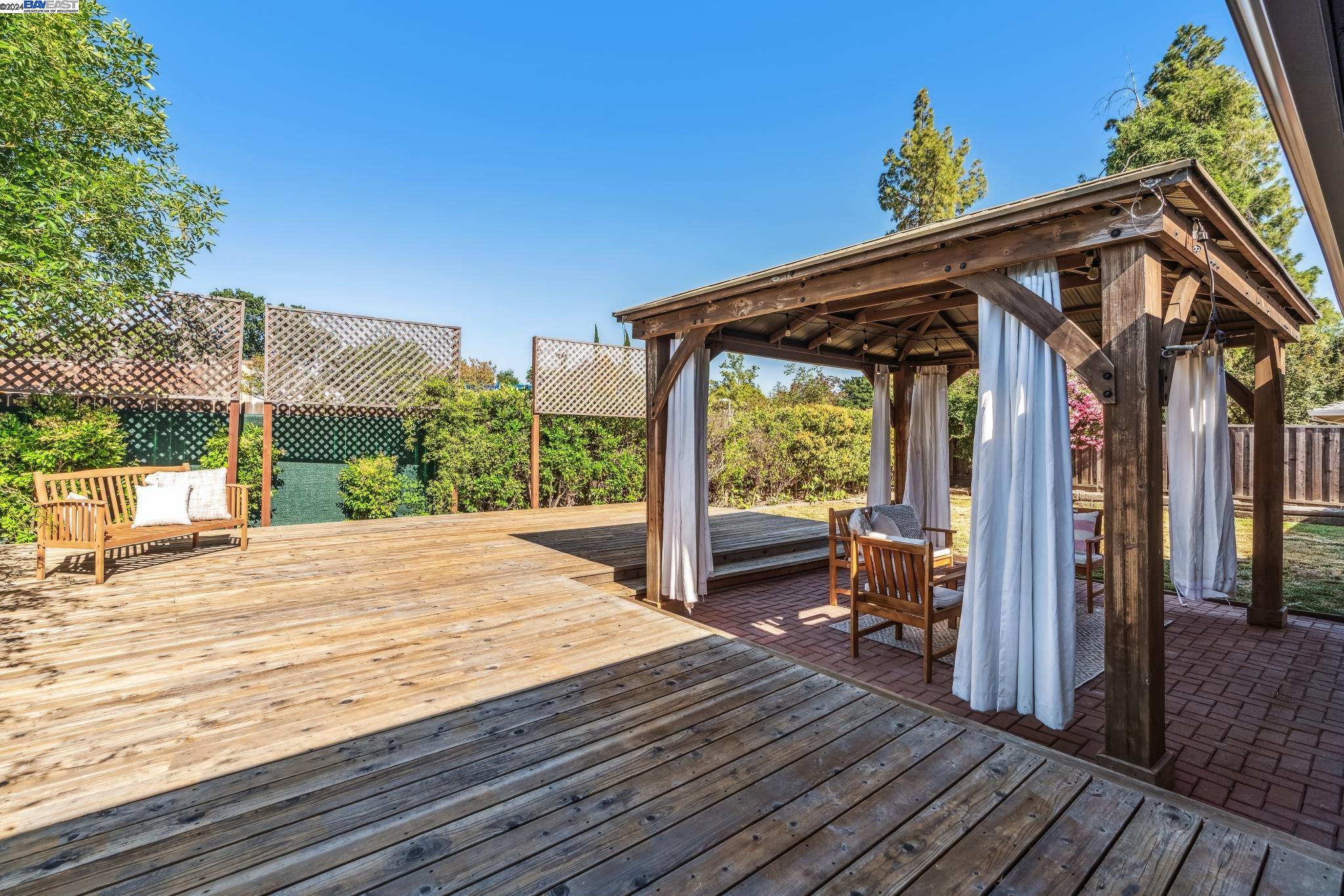 1549 Shirley Dr