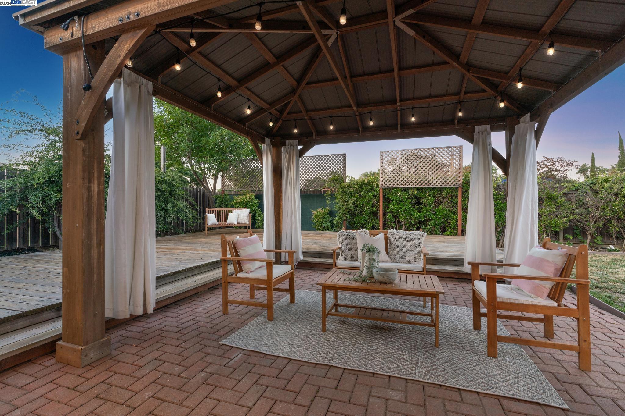 1549 Shirley Dr