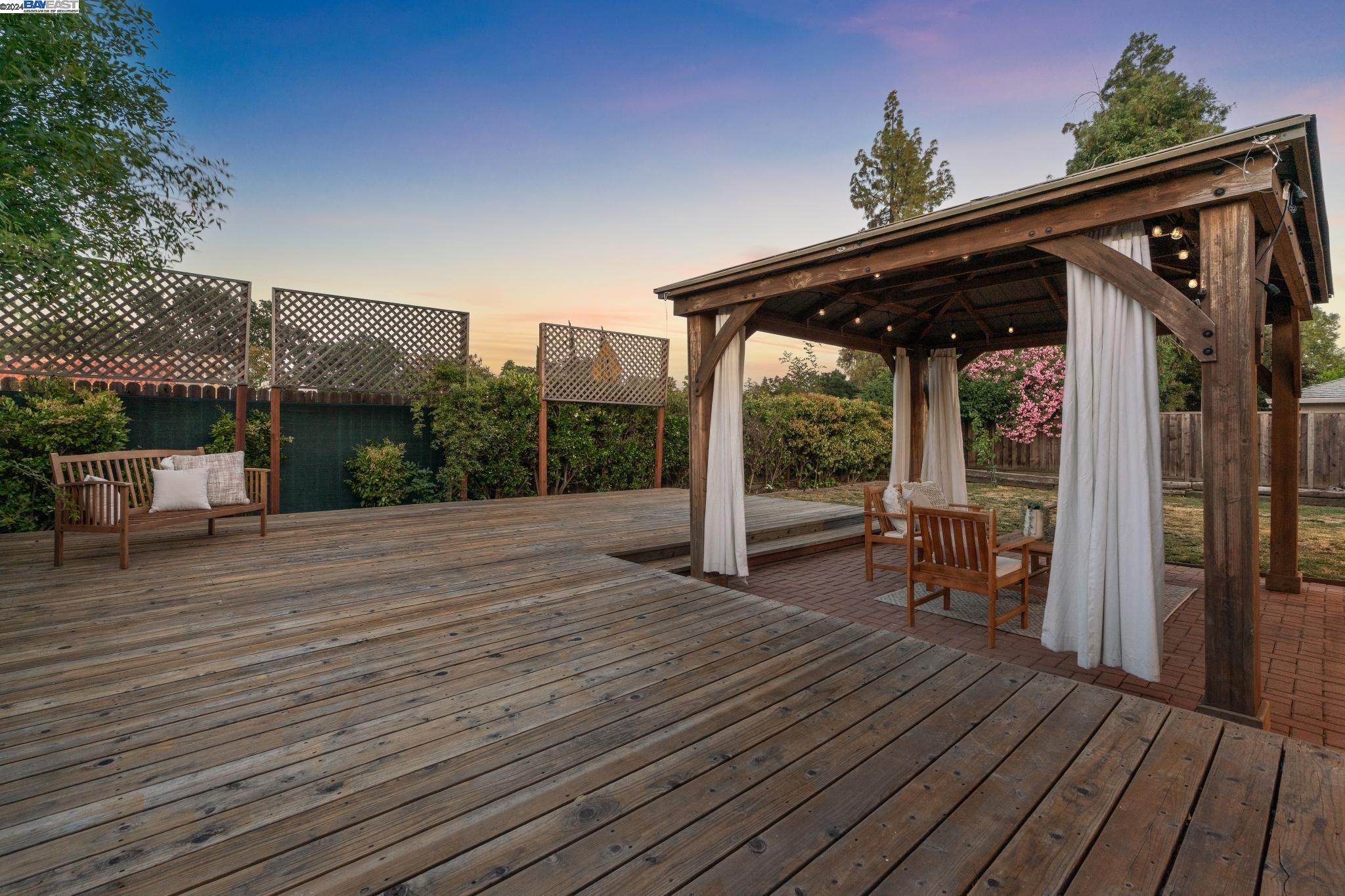 1549 Shirley Dr
