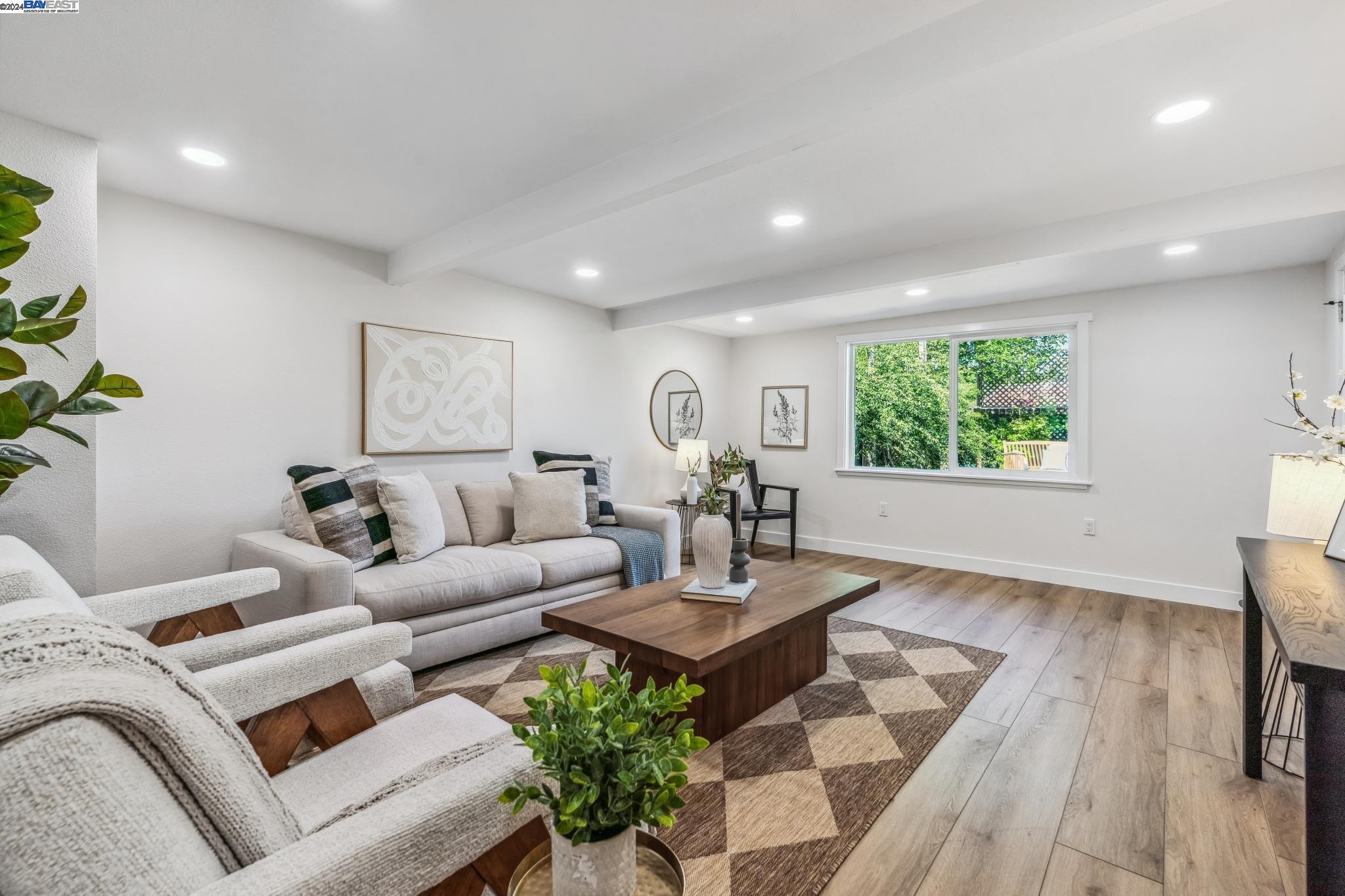 1549 Shirley Dr