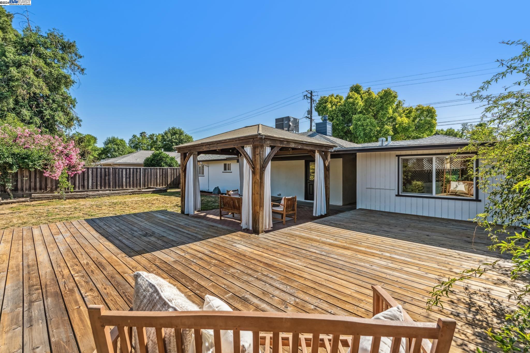 1549 Shirley Dr