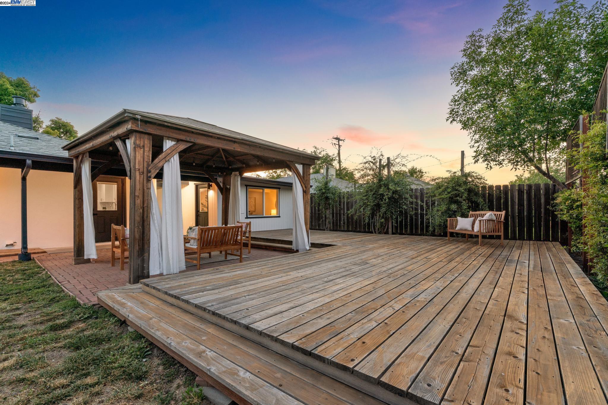 1549 Shirley Dr