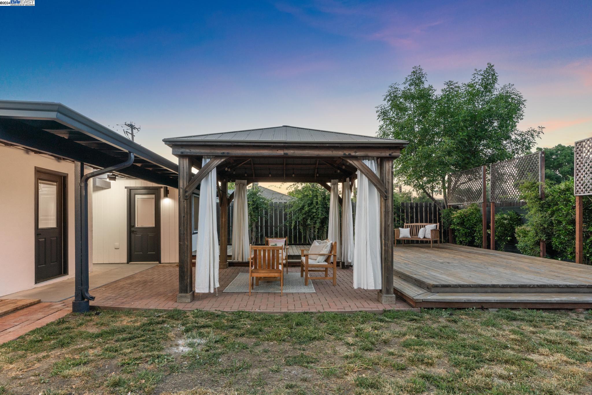 1549 Shirley Dr