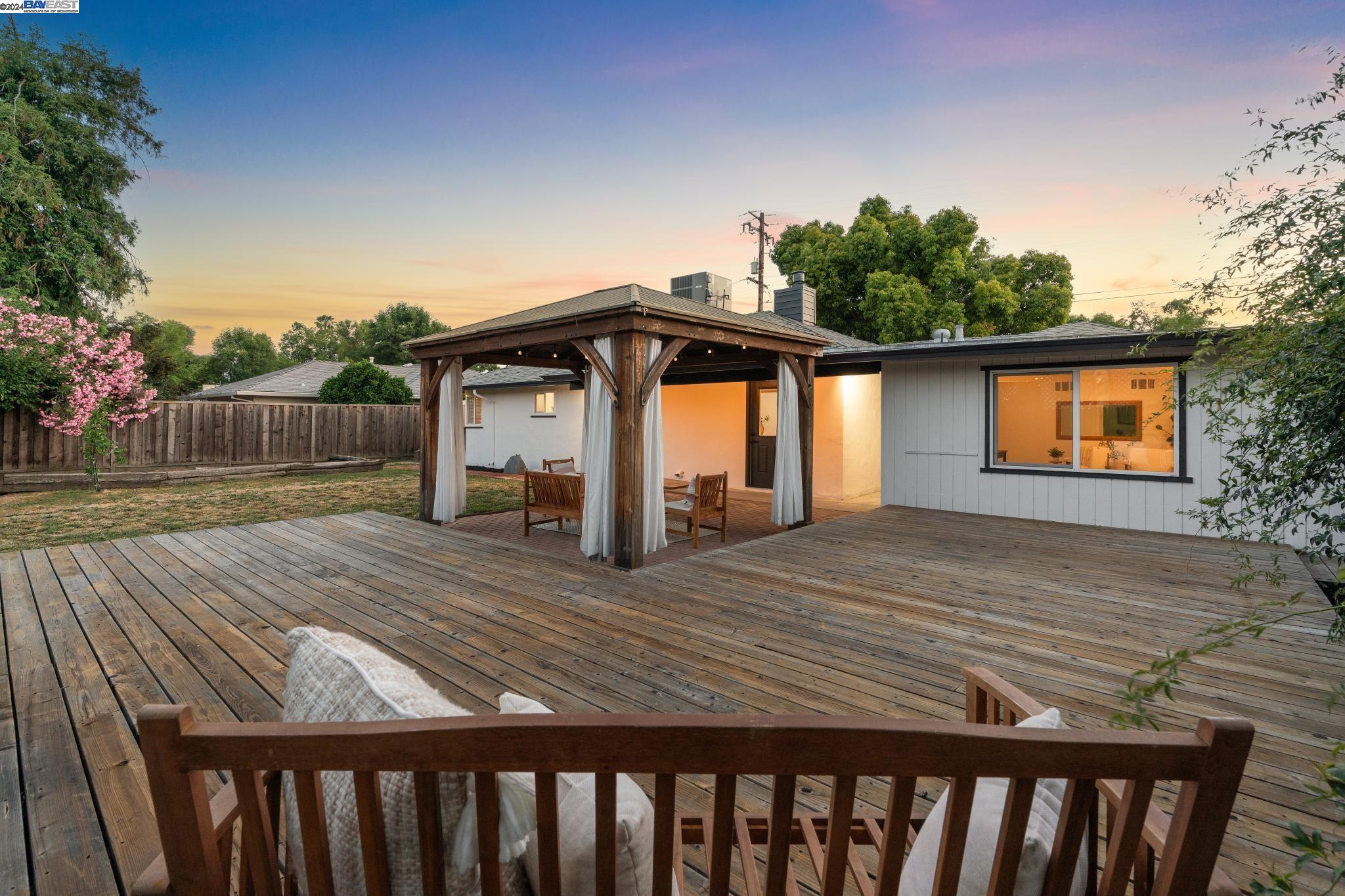 1549 Shirley Dr