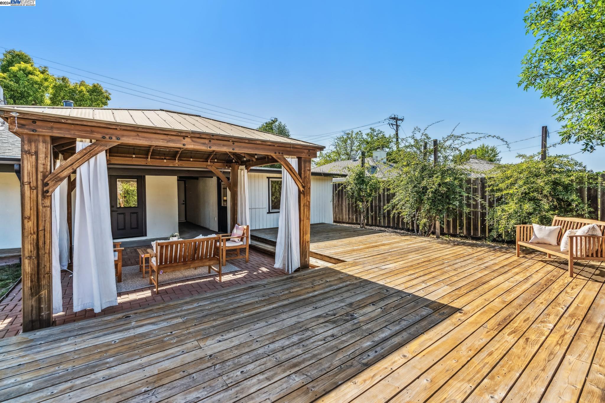 1549 Shirley Dr