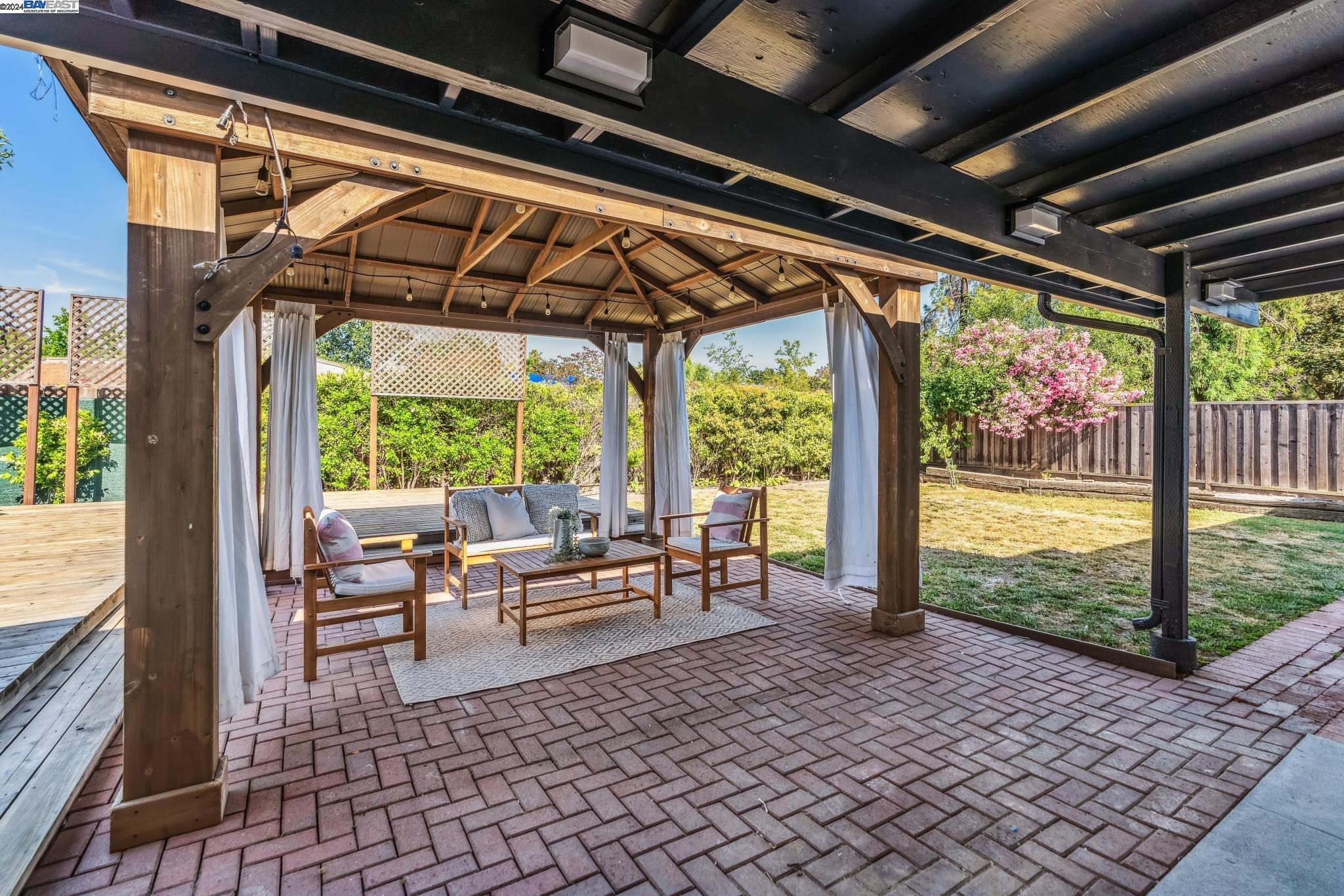 1549 Shirley Dr