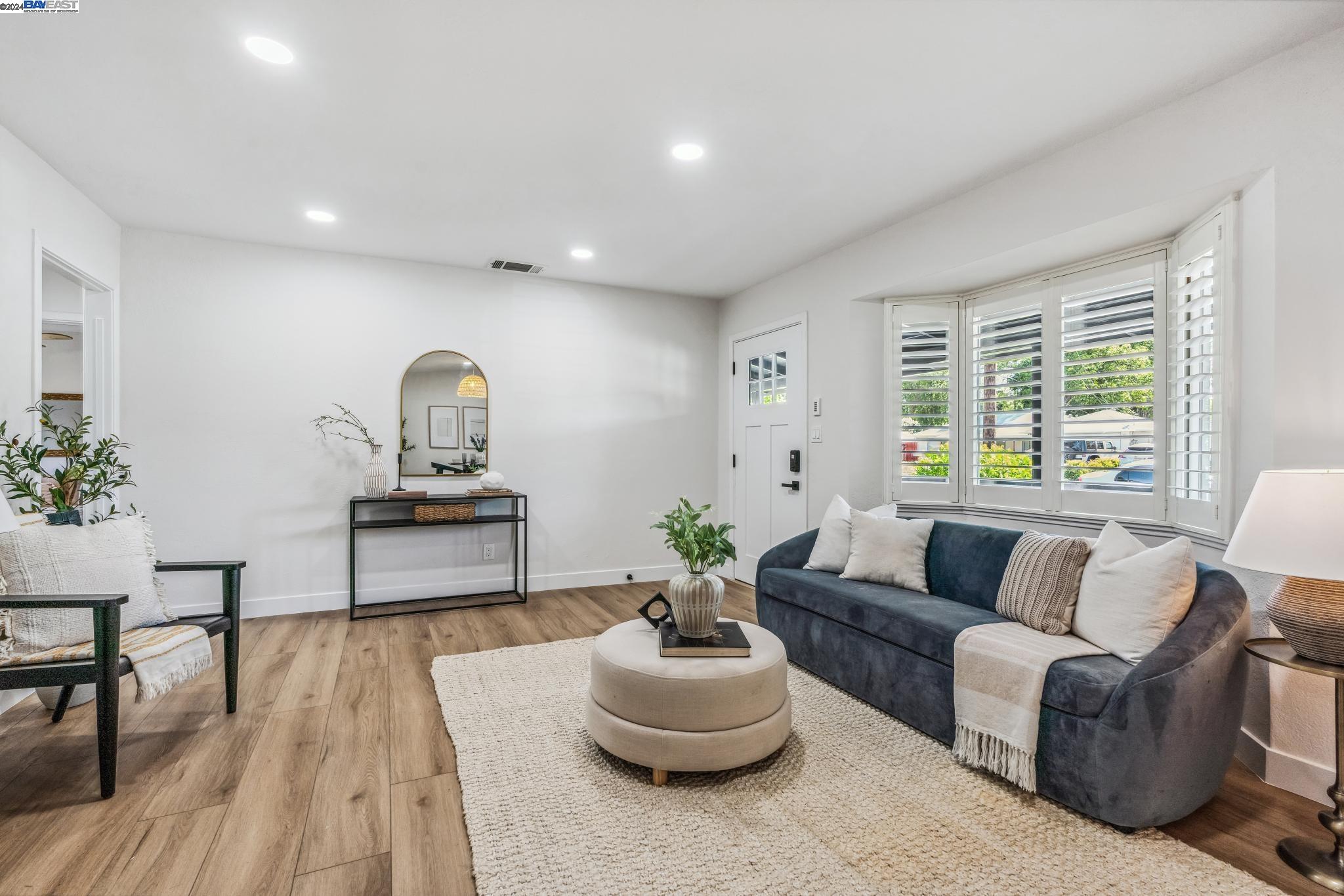 1549 Shirley Dr