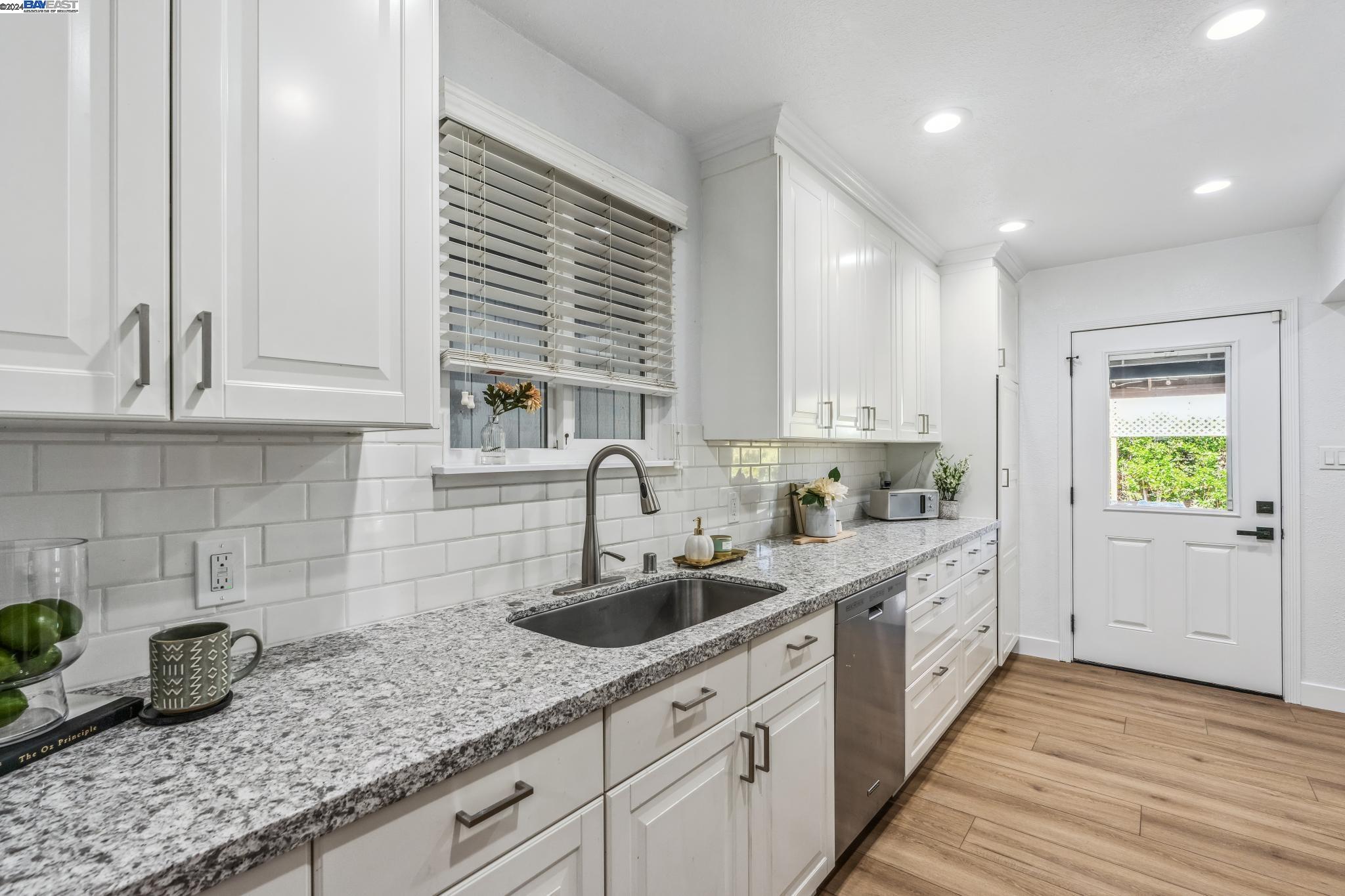 1549 Shirley Dr