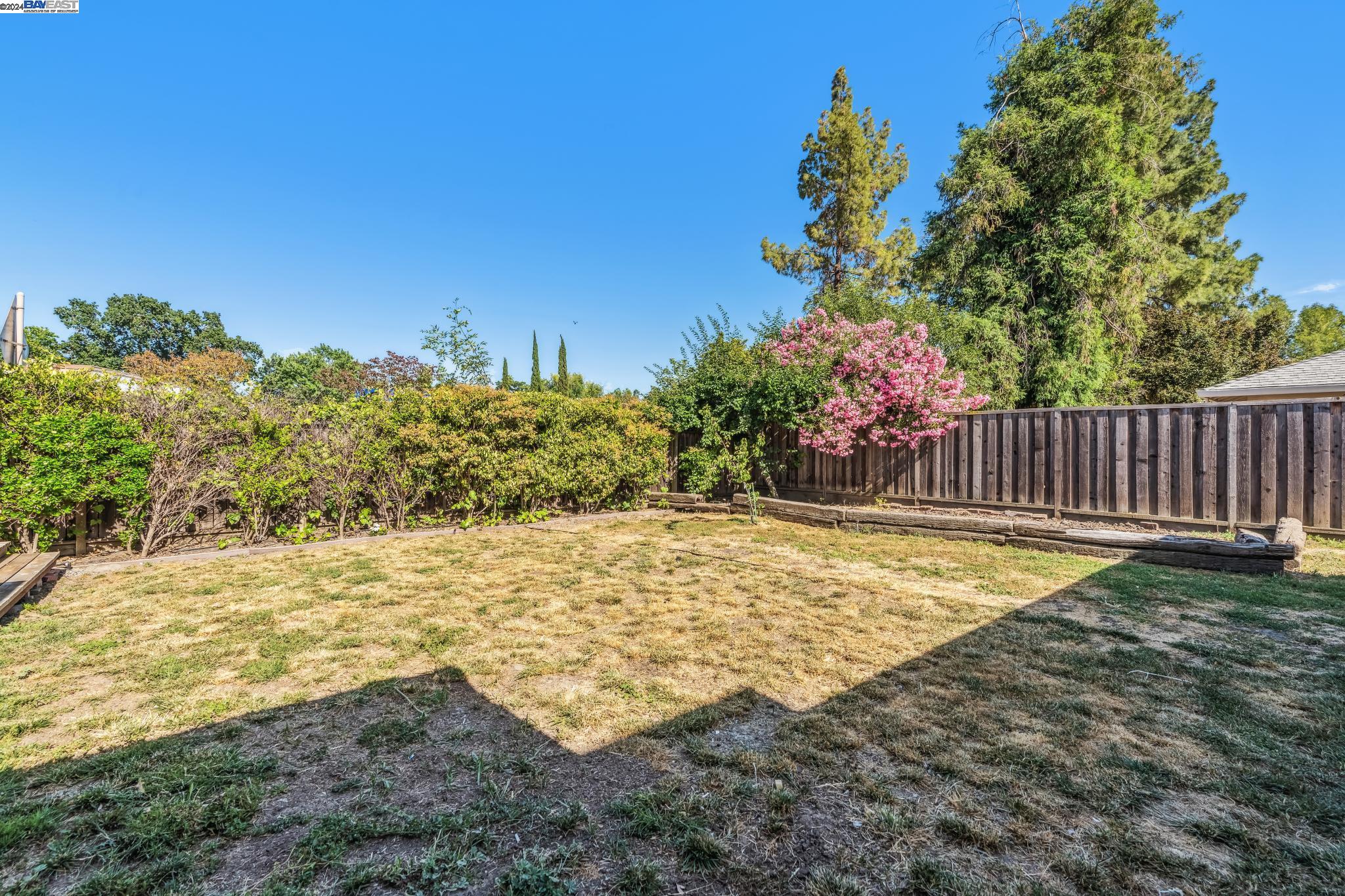 1549 Shirley Dr
