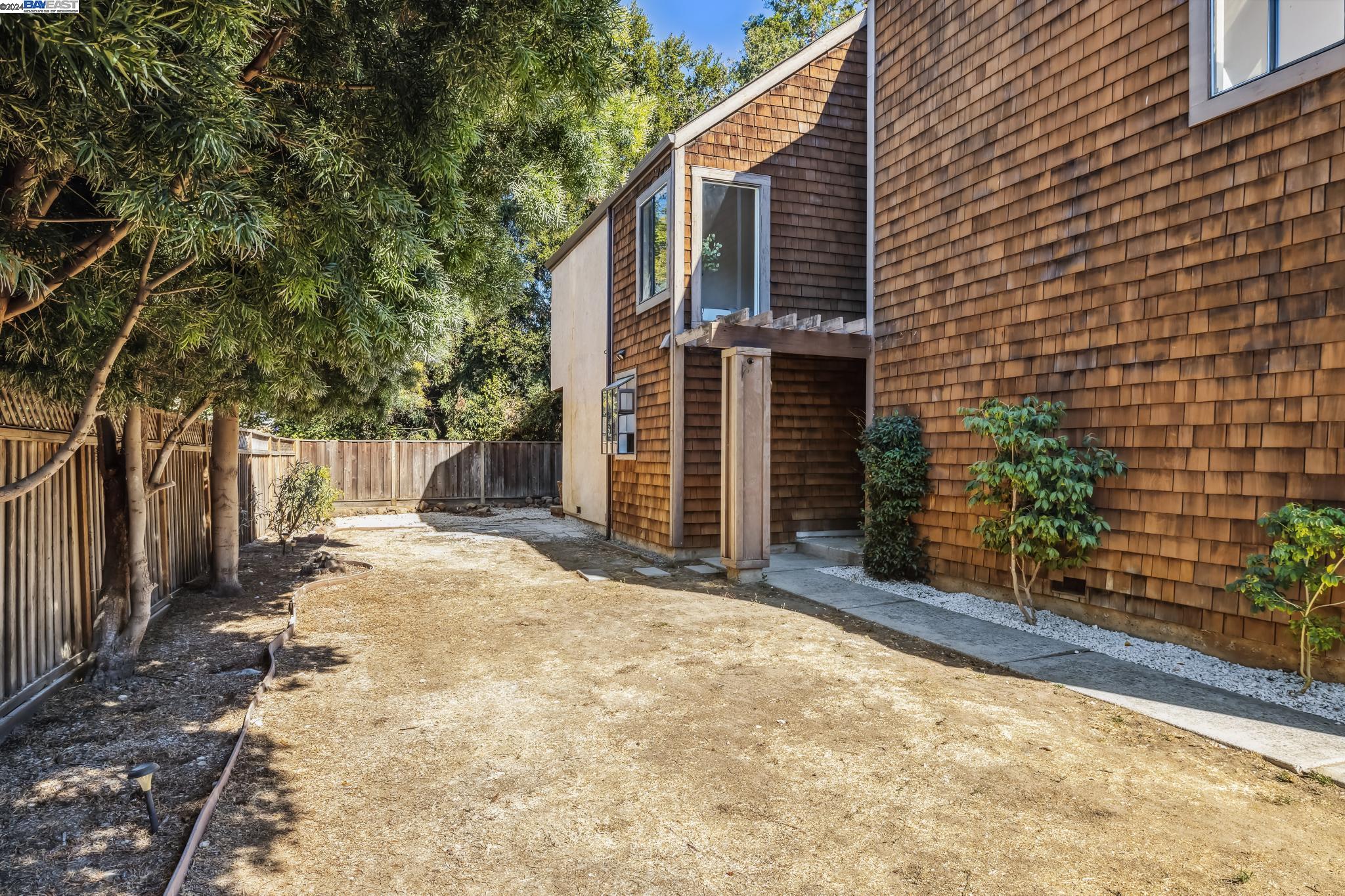 2948 Del Loma Dr