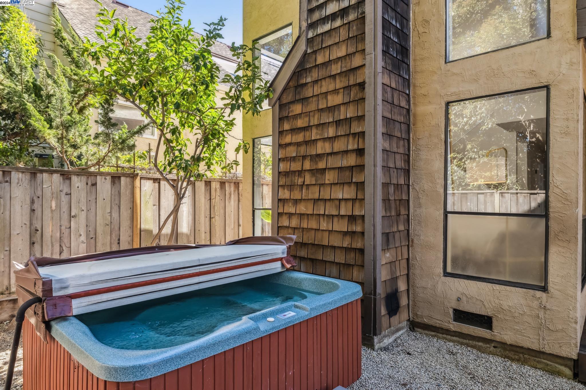 2948 Del Loma Dr