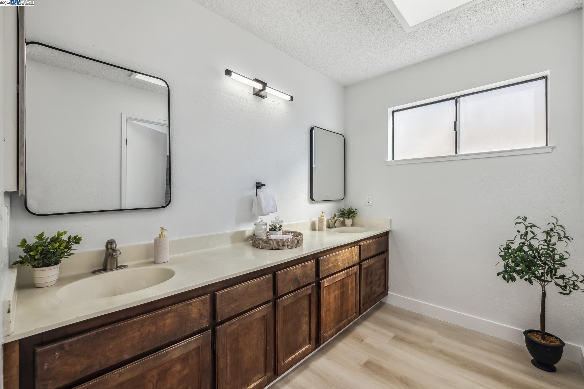 2948 Del Loma Dr