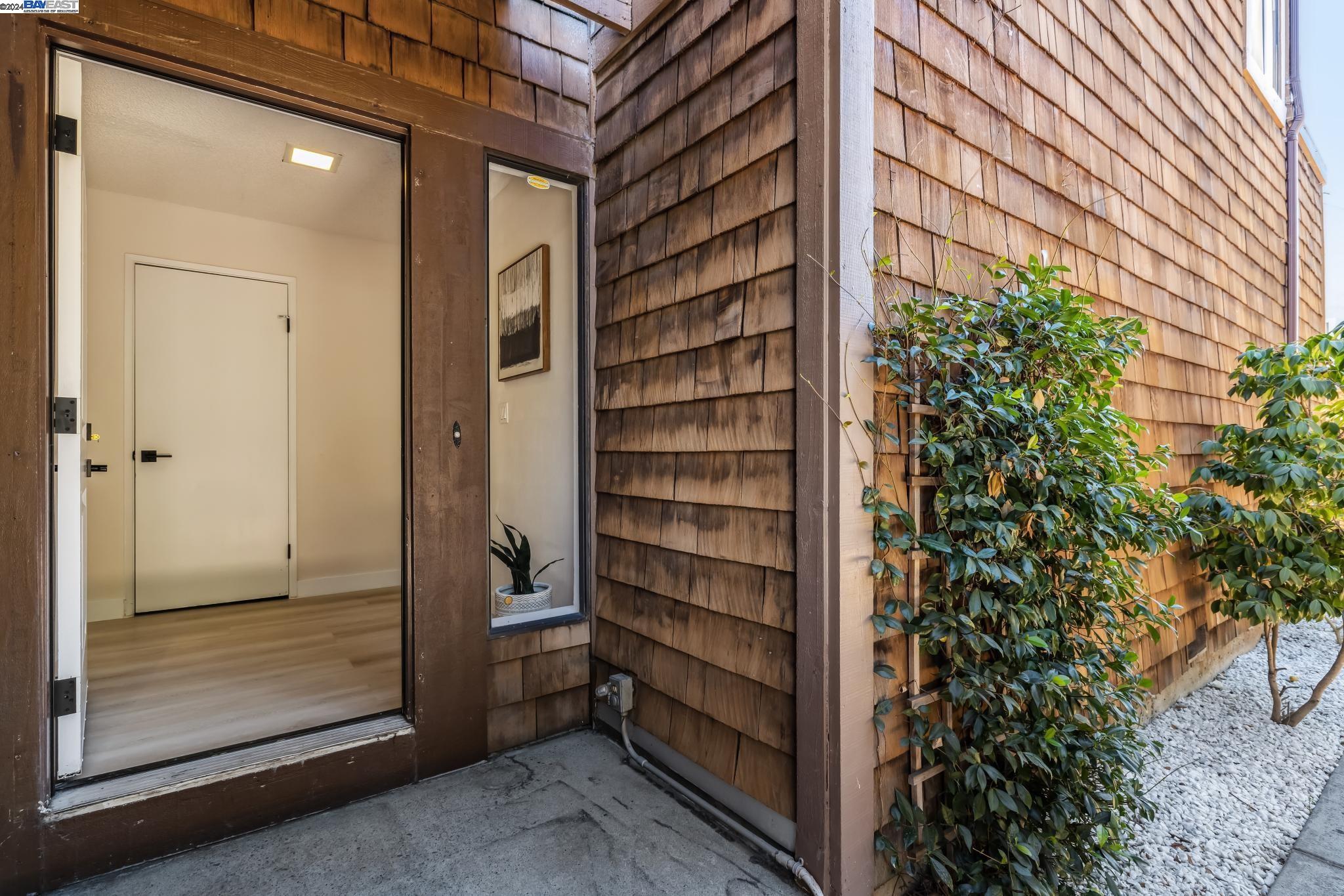 2948 Del Loma Dr