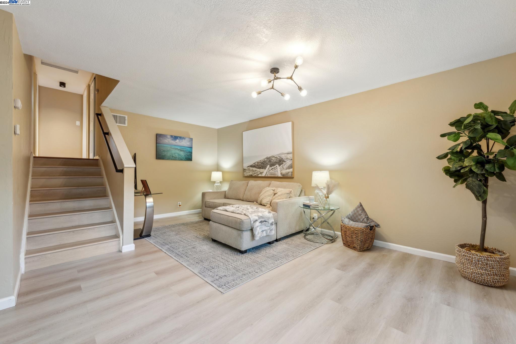 2700 Oak Rd # 20