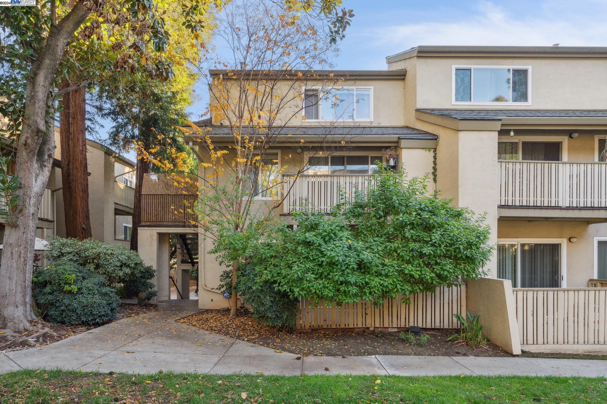 2700 Oak Rd # 20