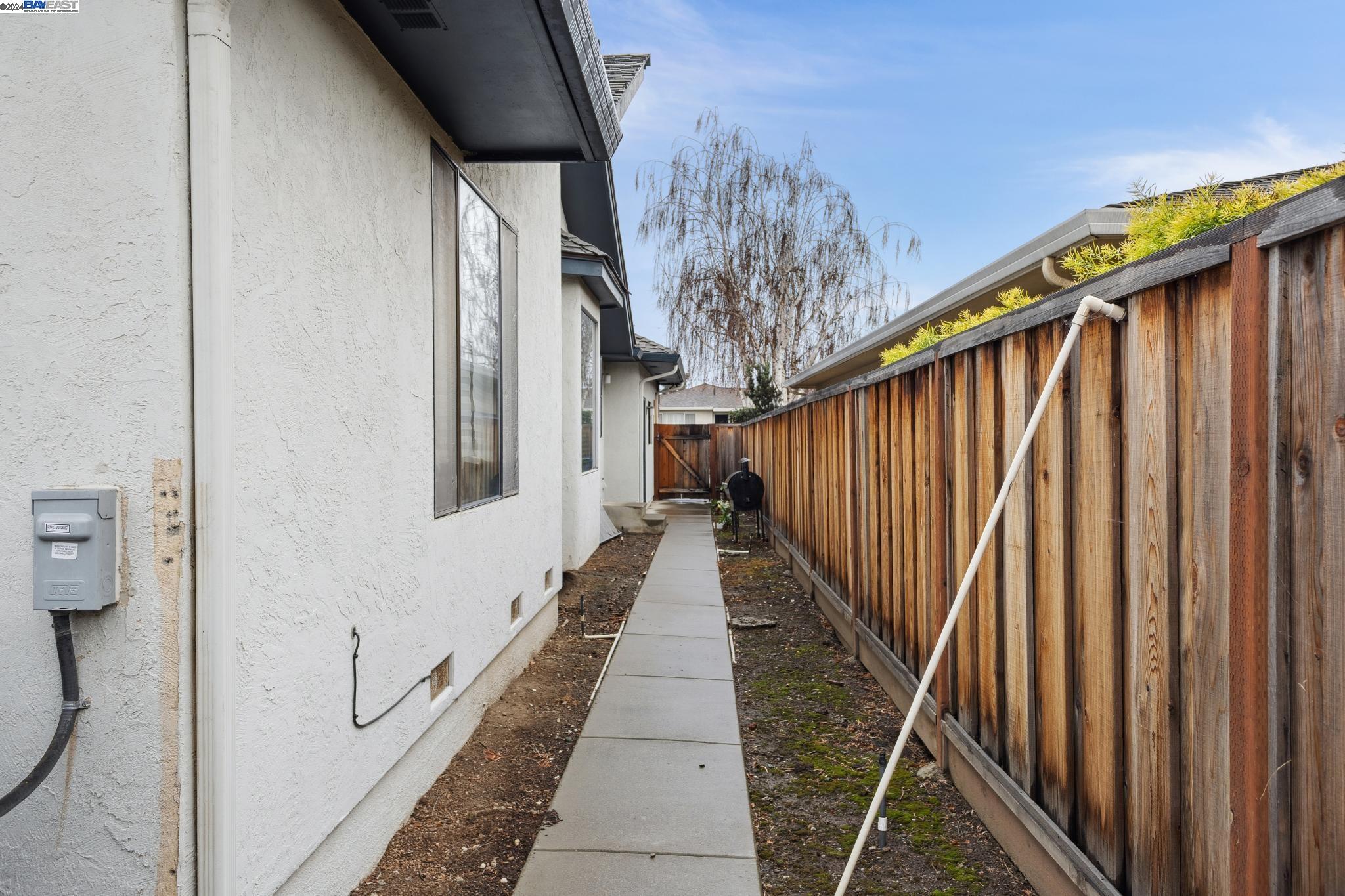 4141 Lombard Ave