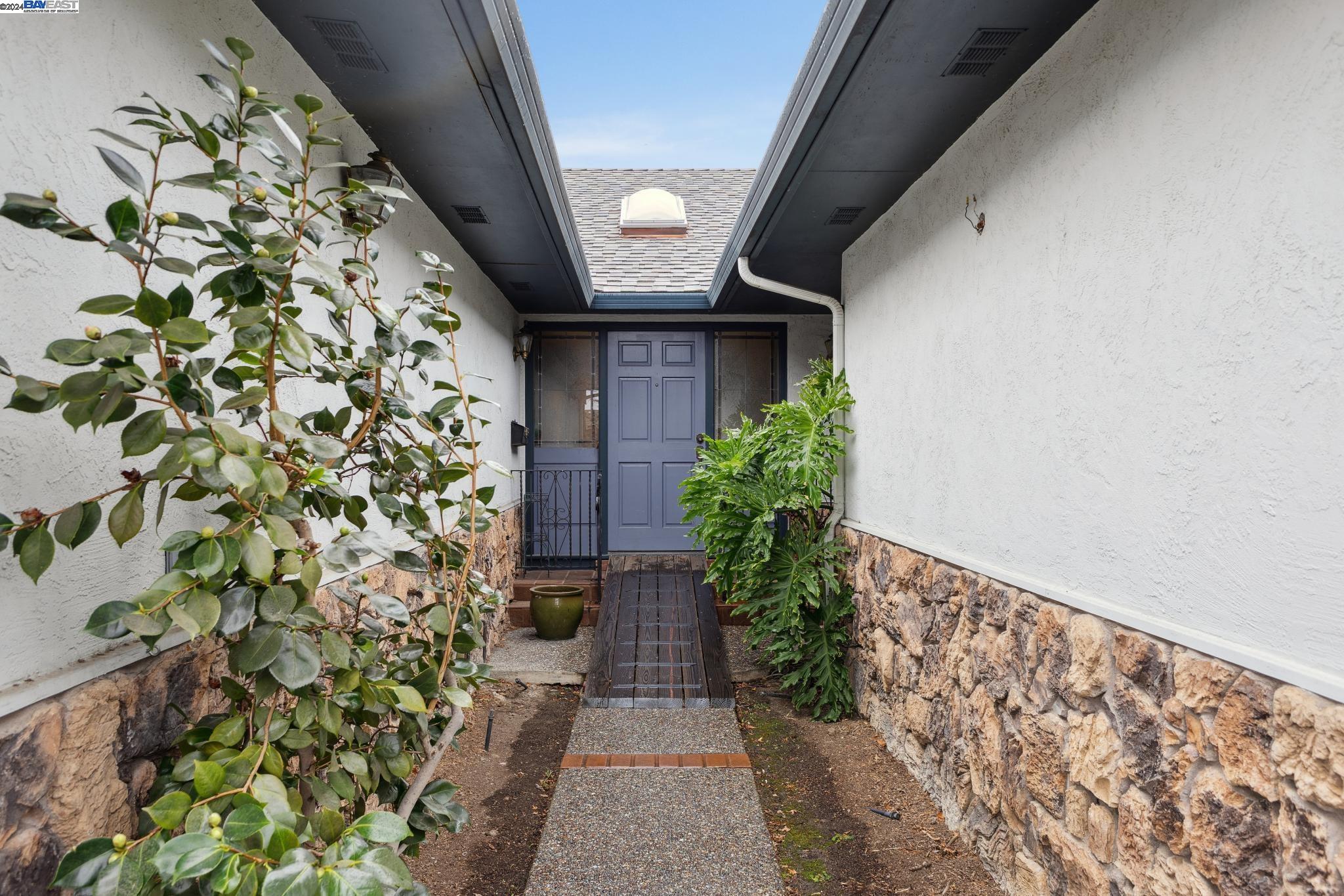 4141 Lombard Ave