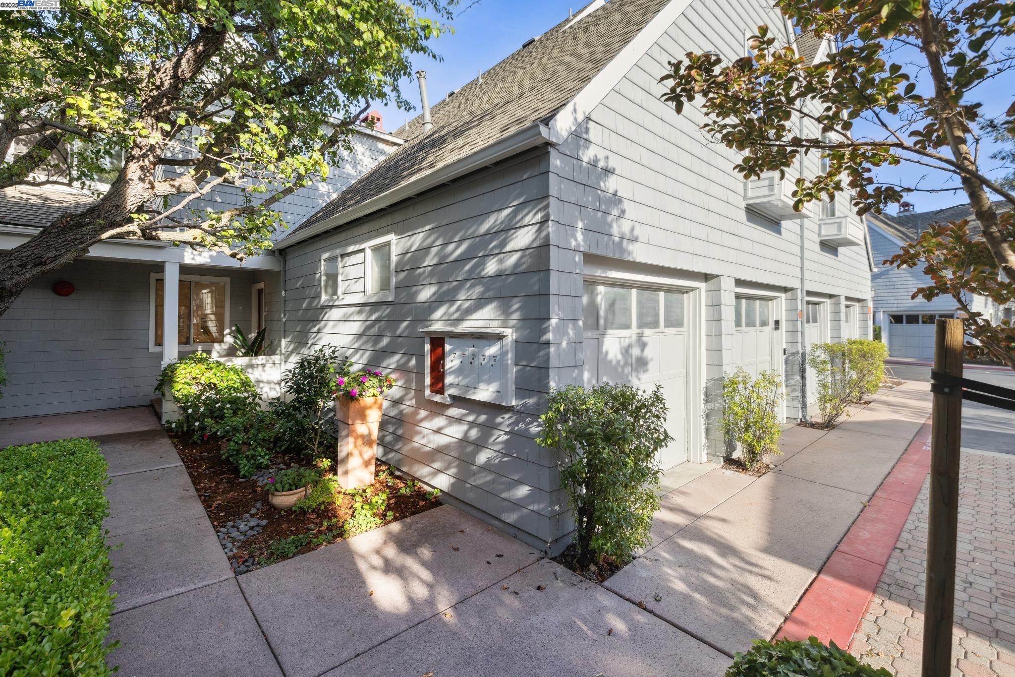 504 Mendocino Way