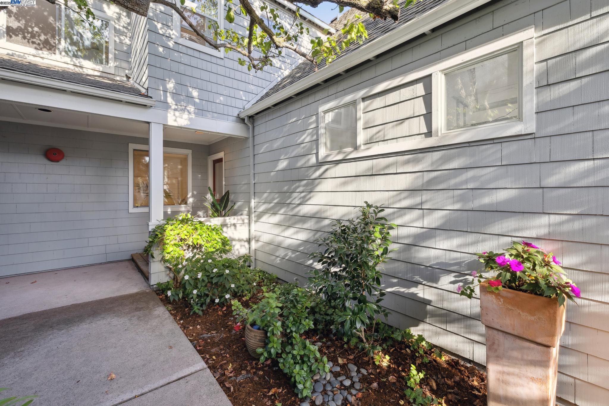 504 Mendocino Way
