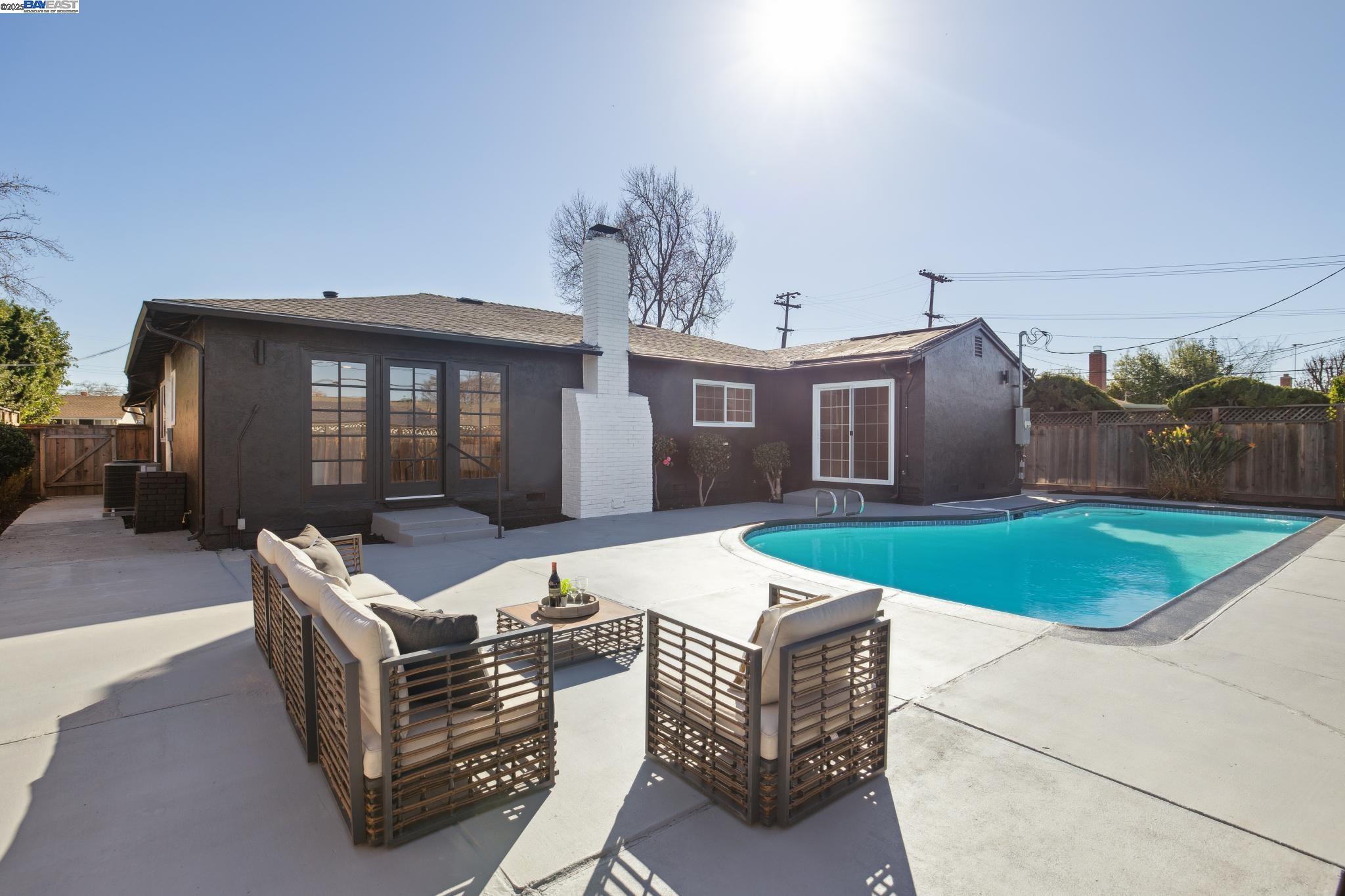 1145 Dunford Way