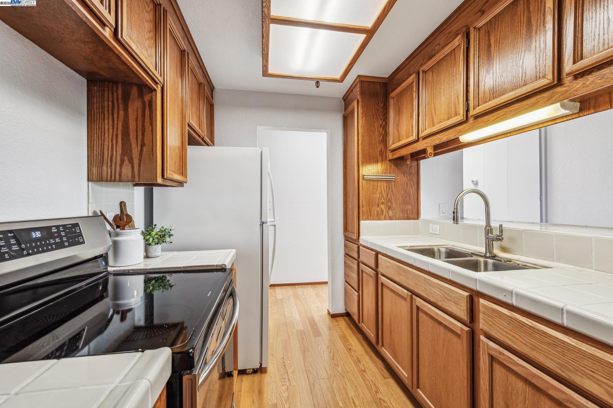 1400 Carpentier St # 420