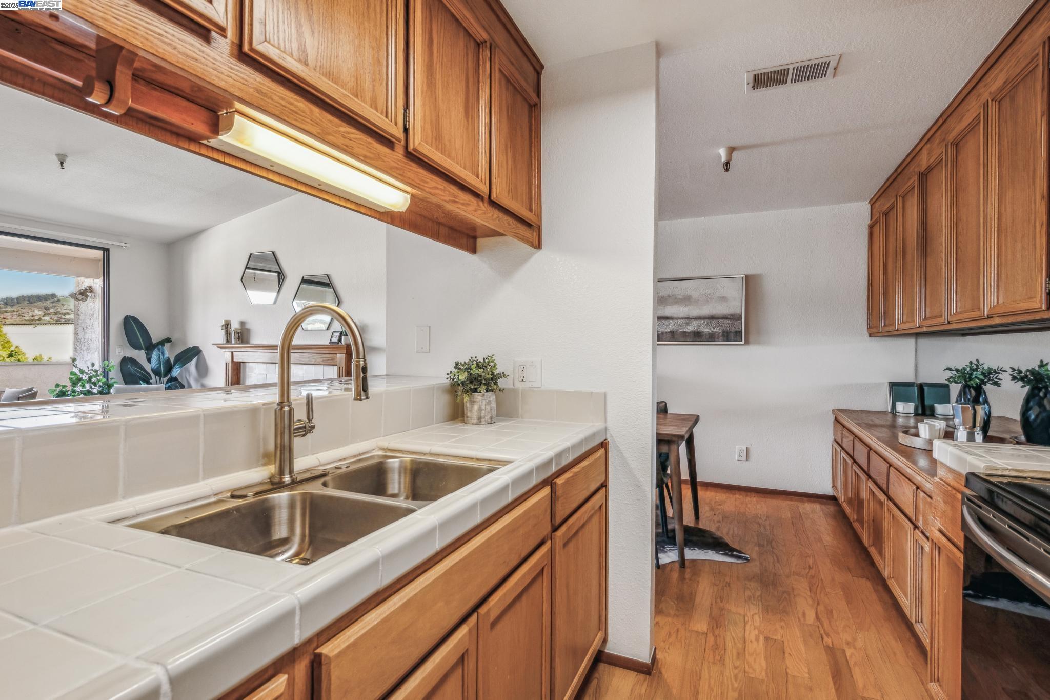 1400 Carpentier St # 420