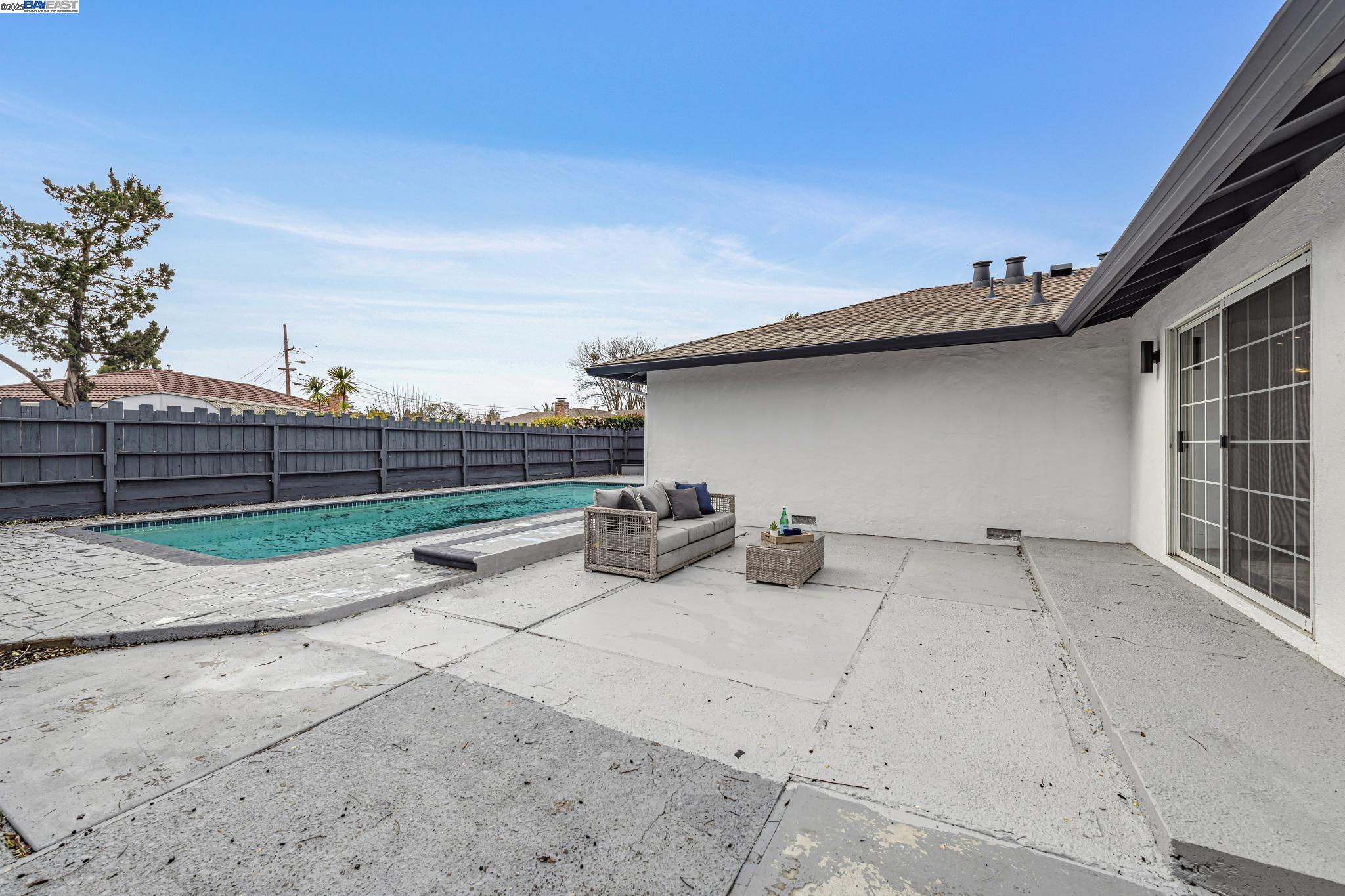 915 Honora Ave