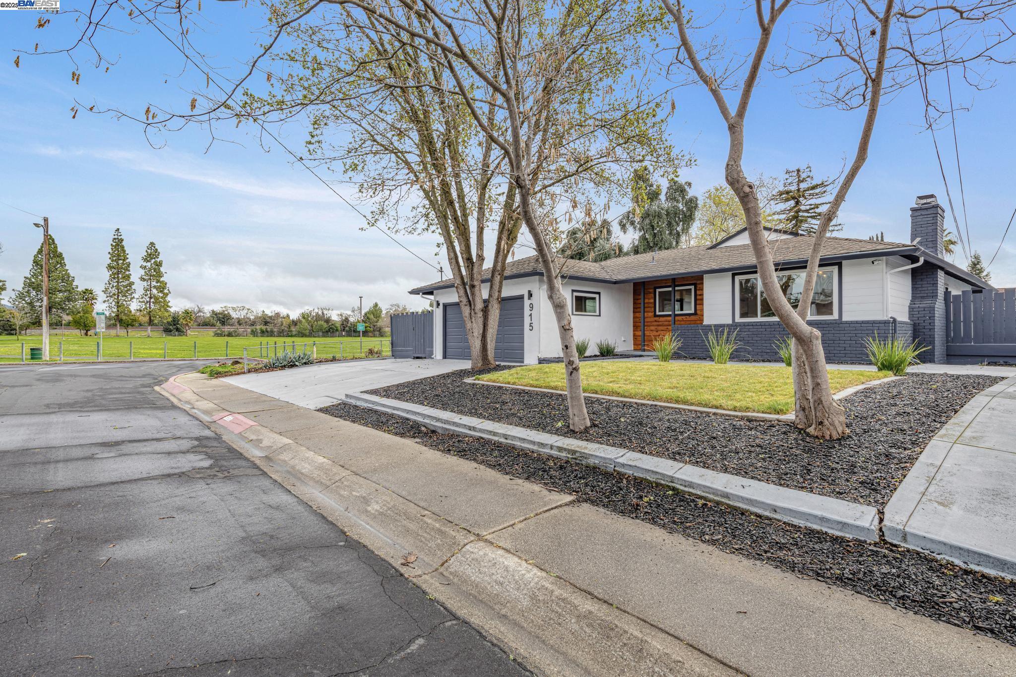 915 Honora Ave