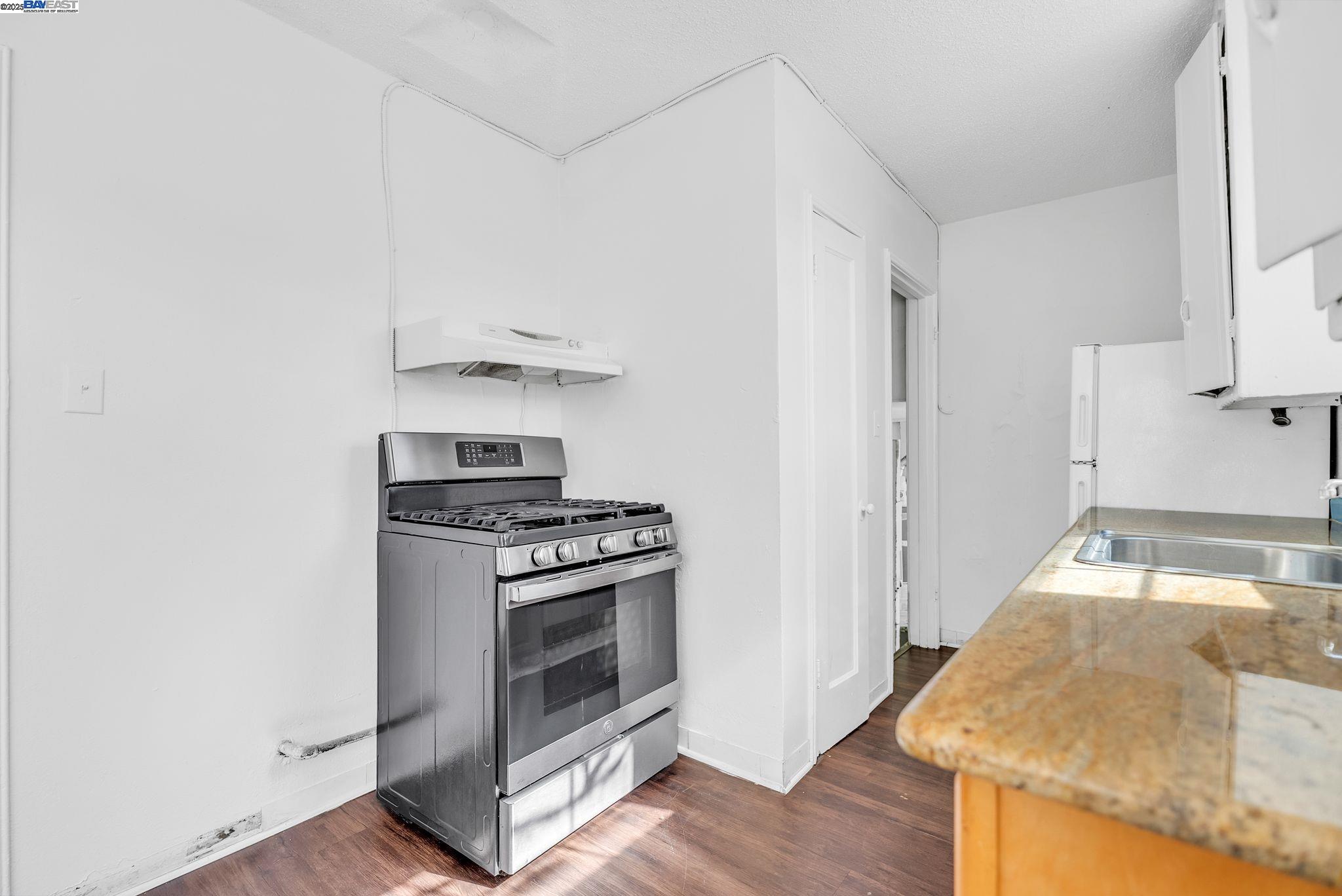 1356-1358 105Th Ave
