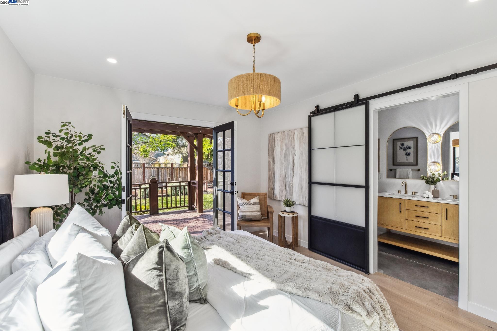 927 California Ave