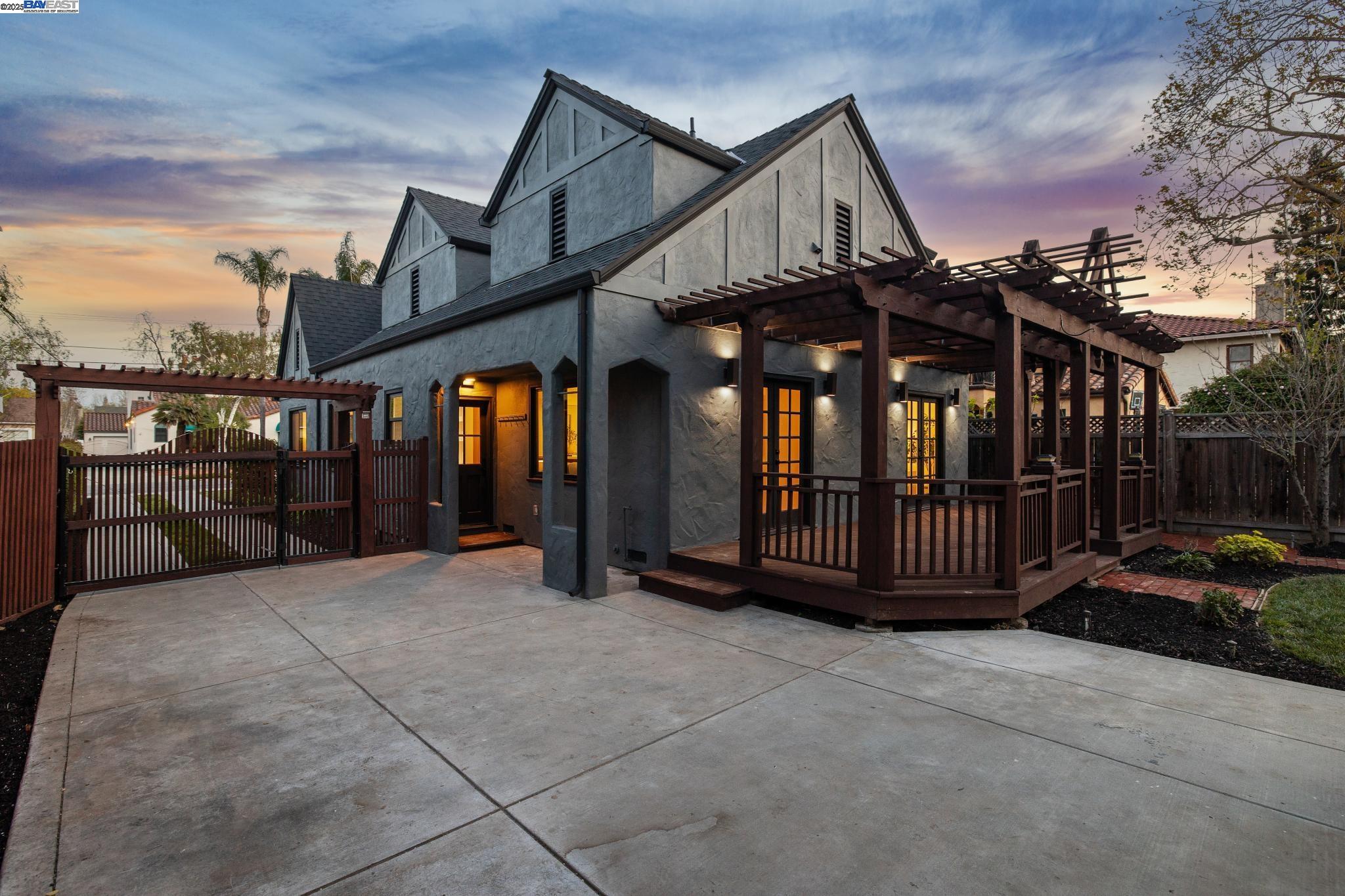 927 California Ave