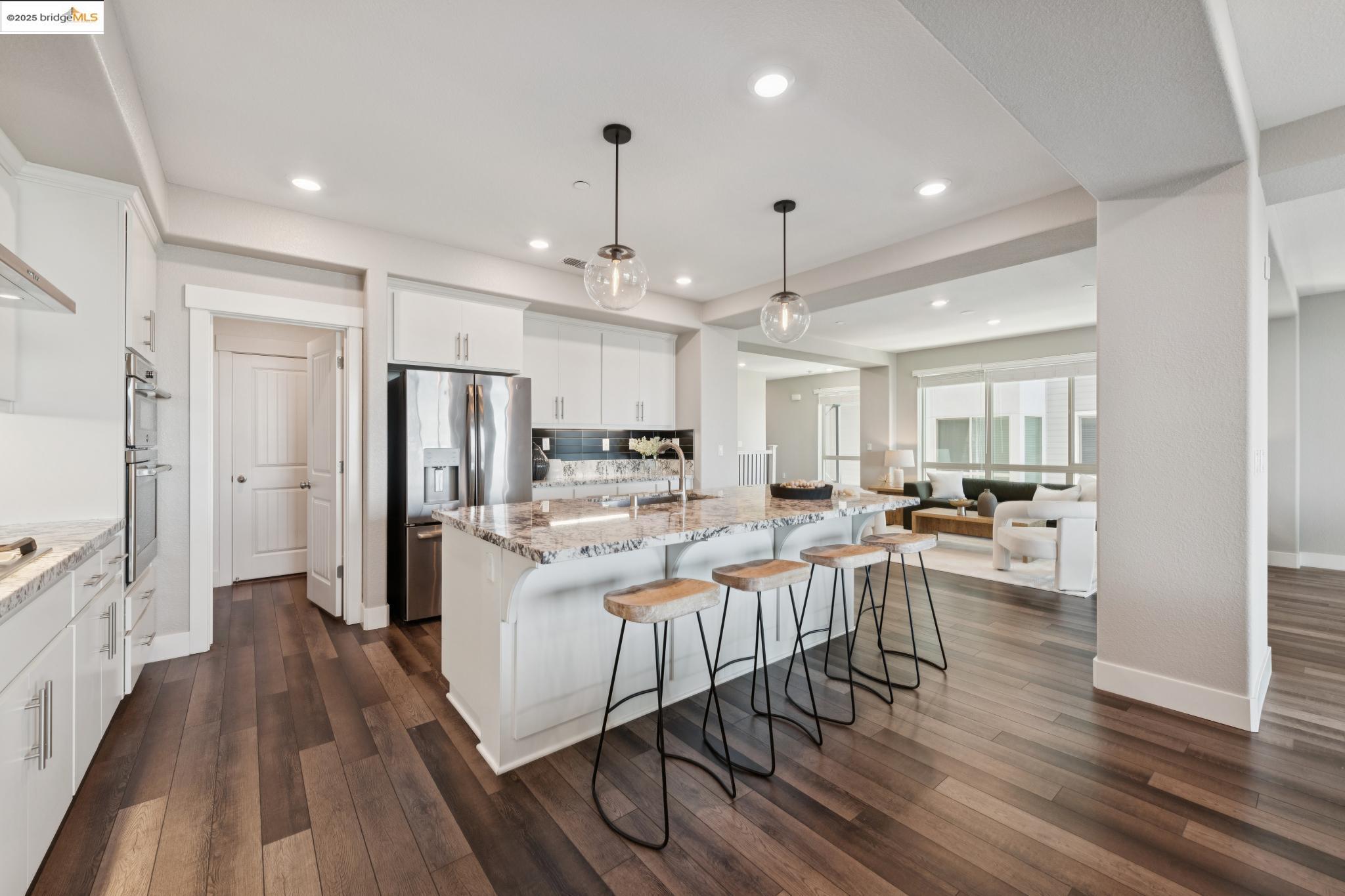 6757 Skyview Dr
