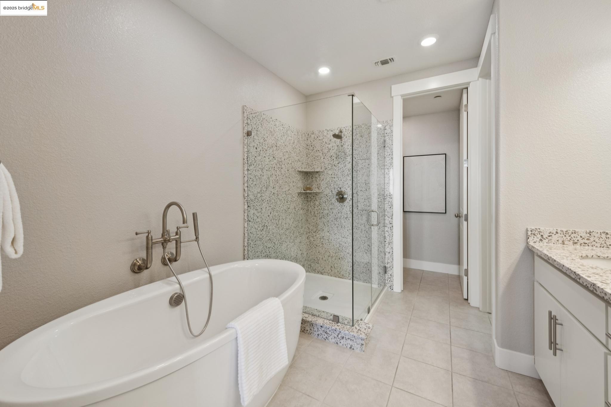 6757 Skyview Dr