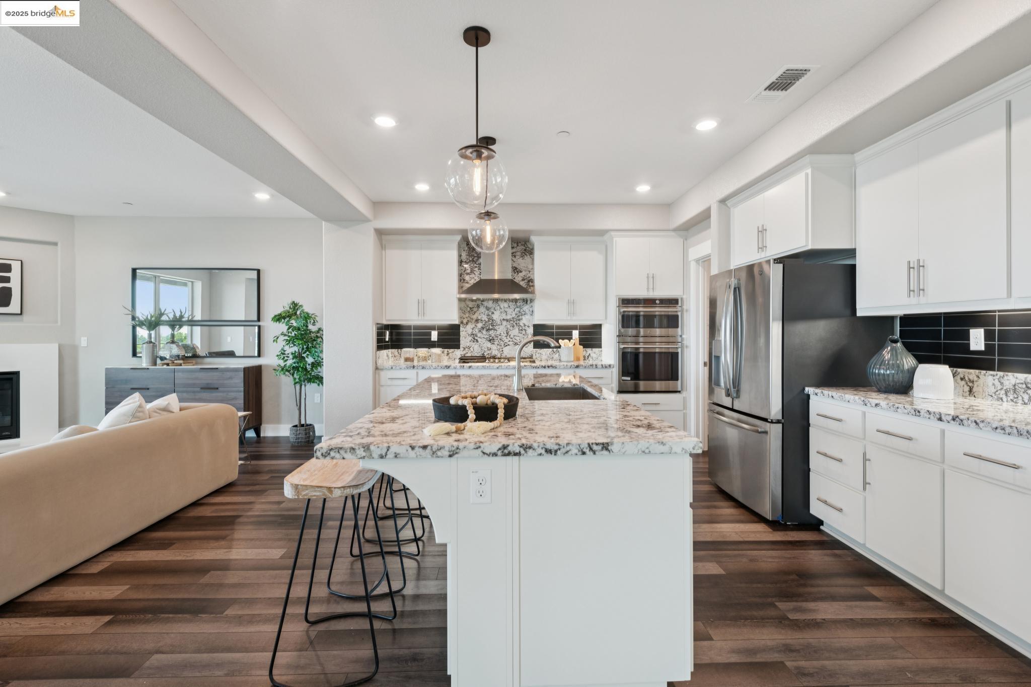 6757 Skyview Dr
