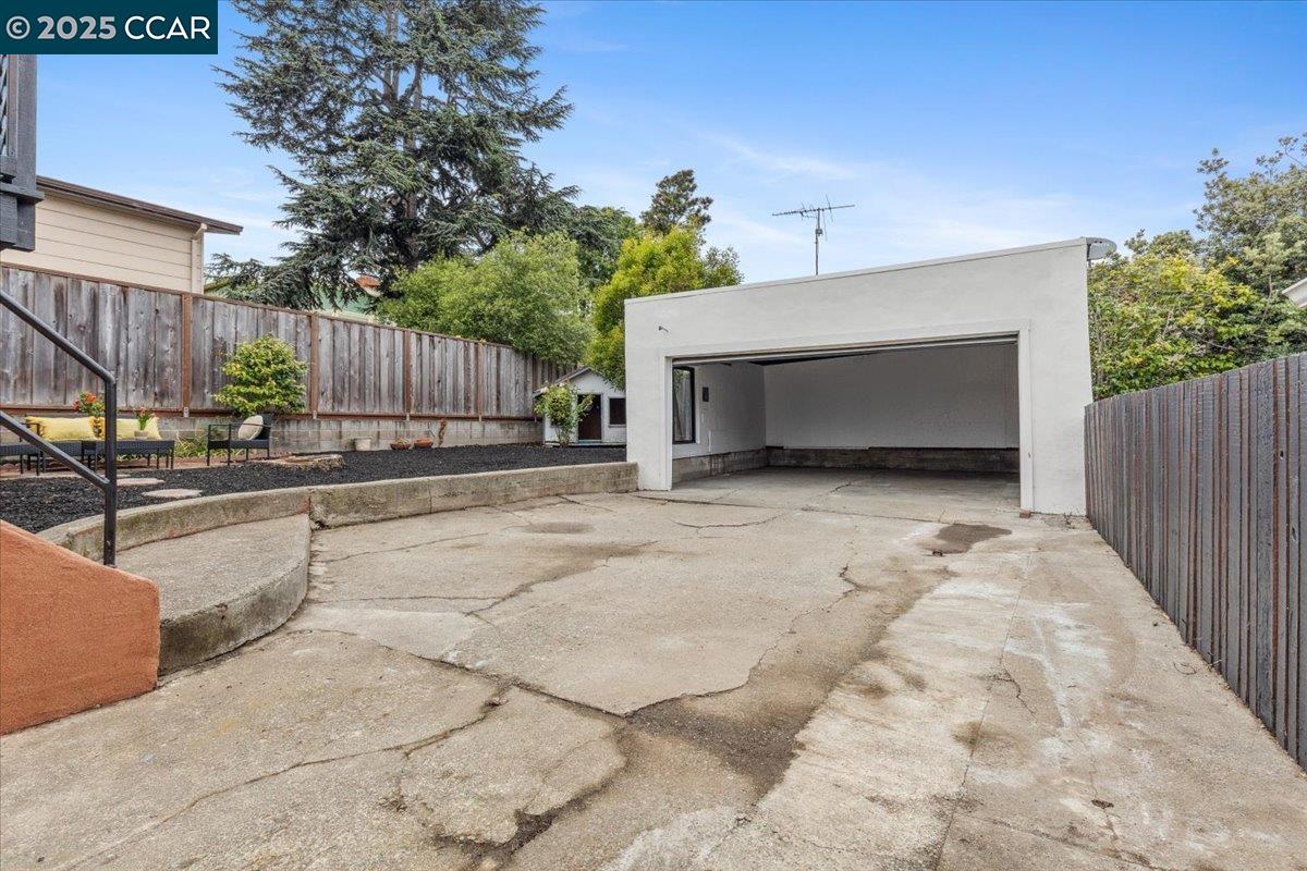 6105 Orchard Ave