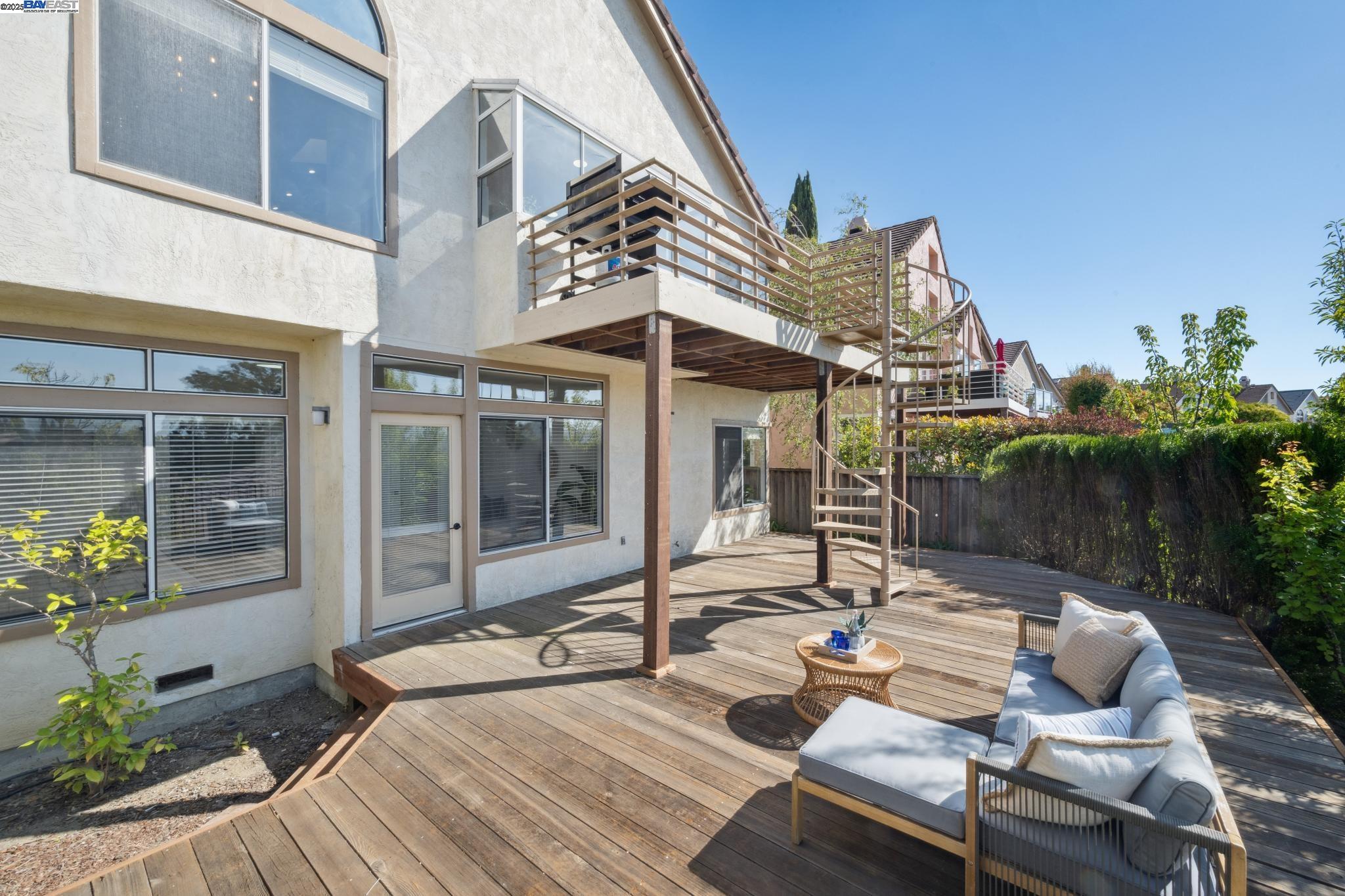 447 Donner Way