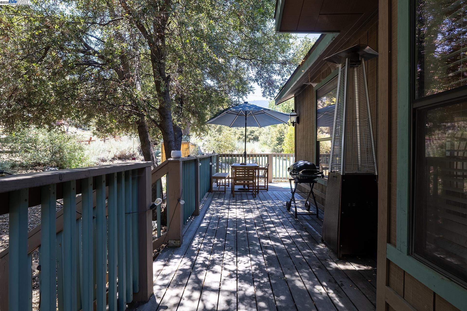 2048 Woodland Dr