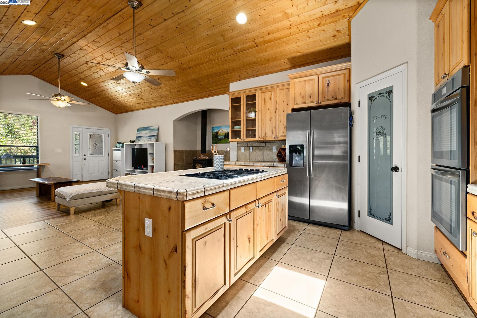 2048 Woodland Dr