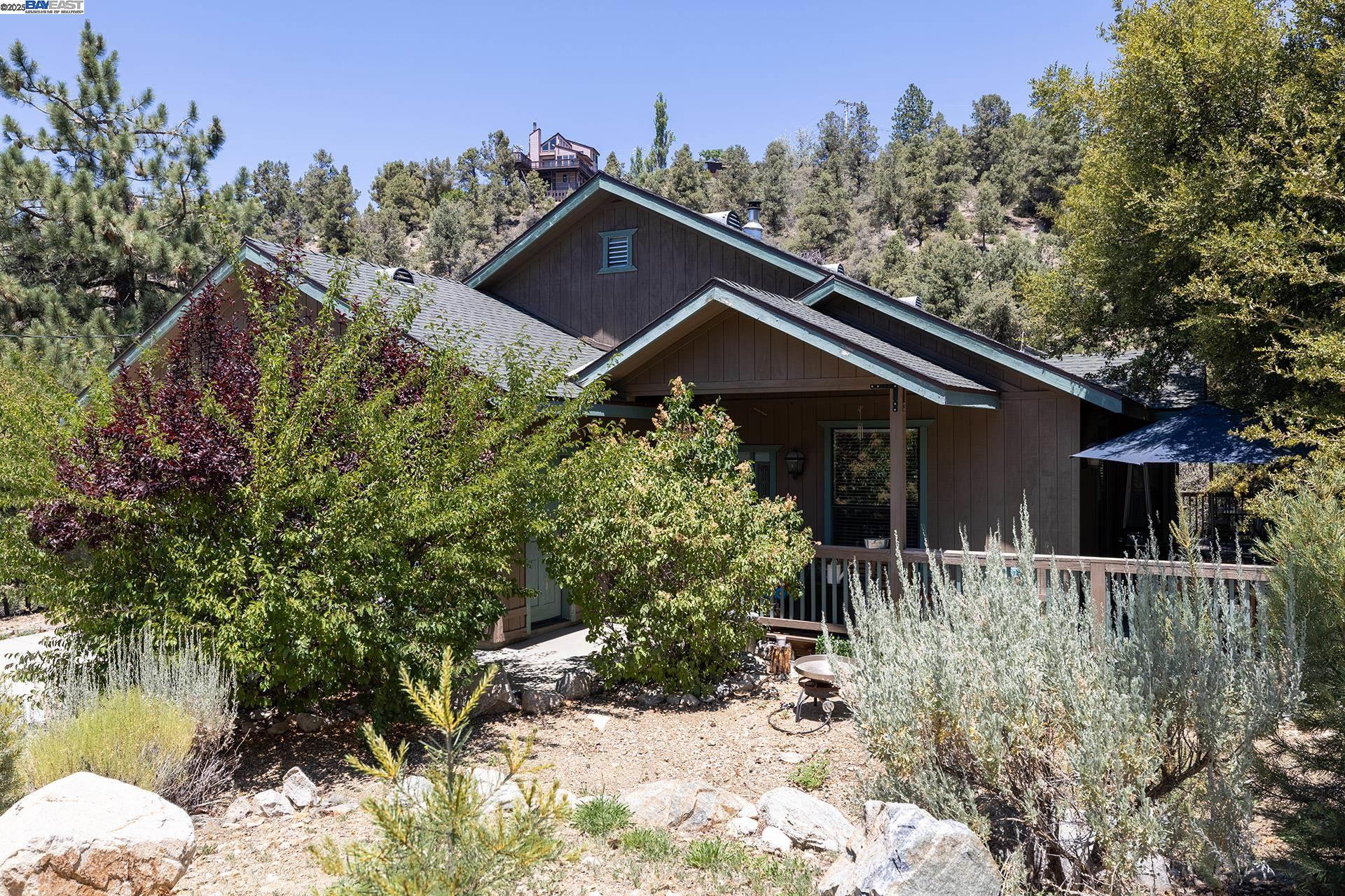 2048 Woodland Dr