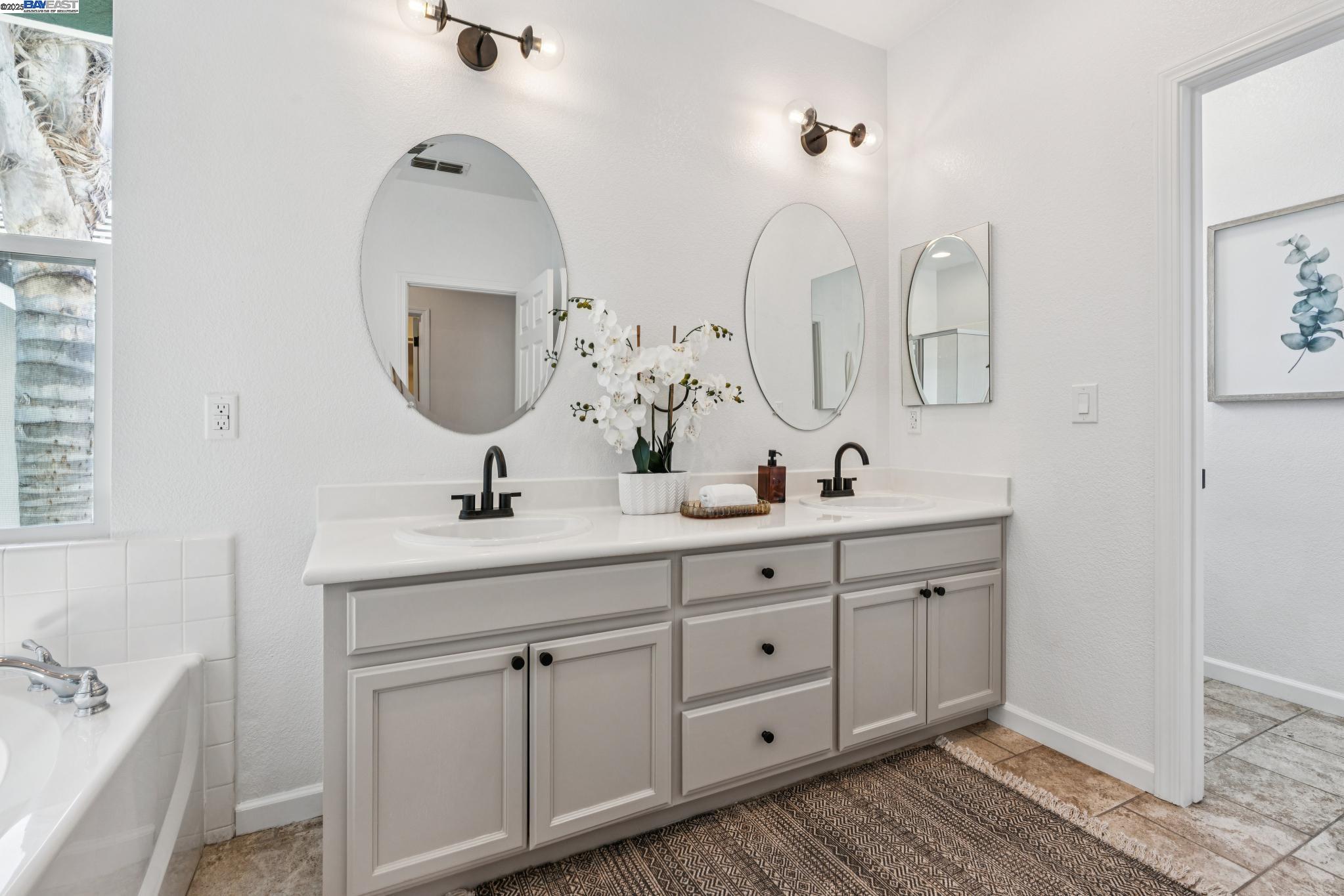 5929 Linwood Cmn