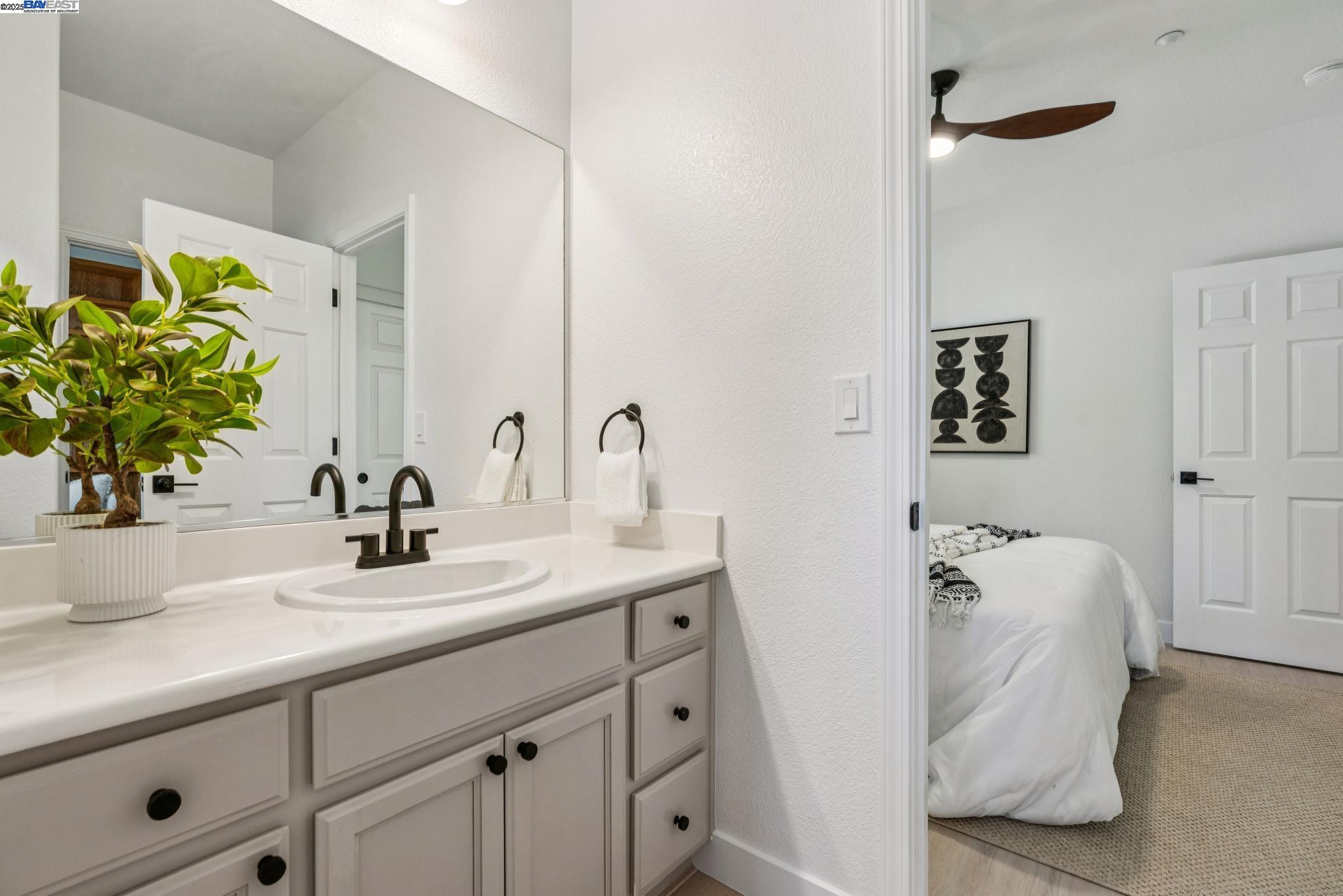 5929 Linwood Cmn