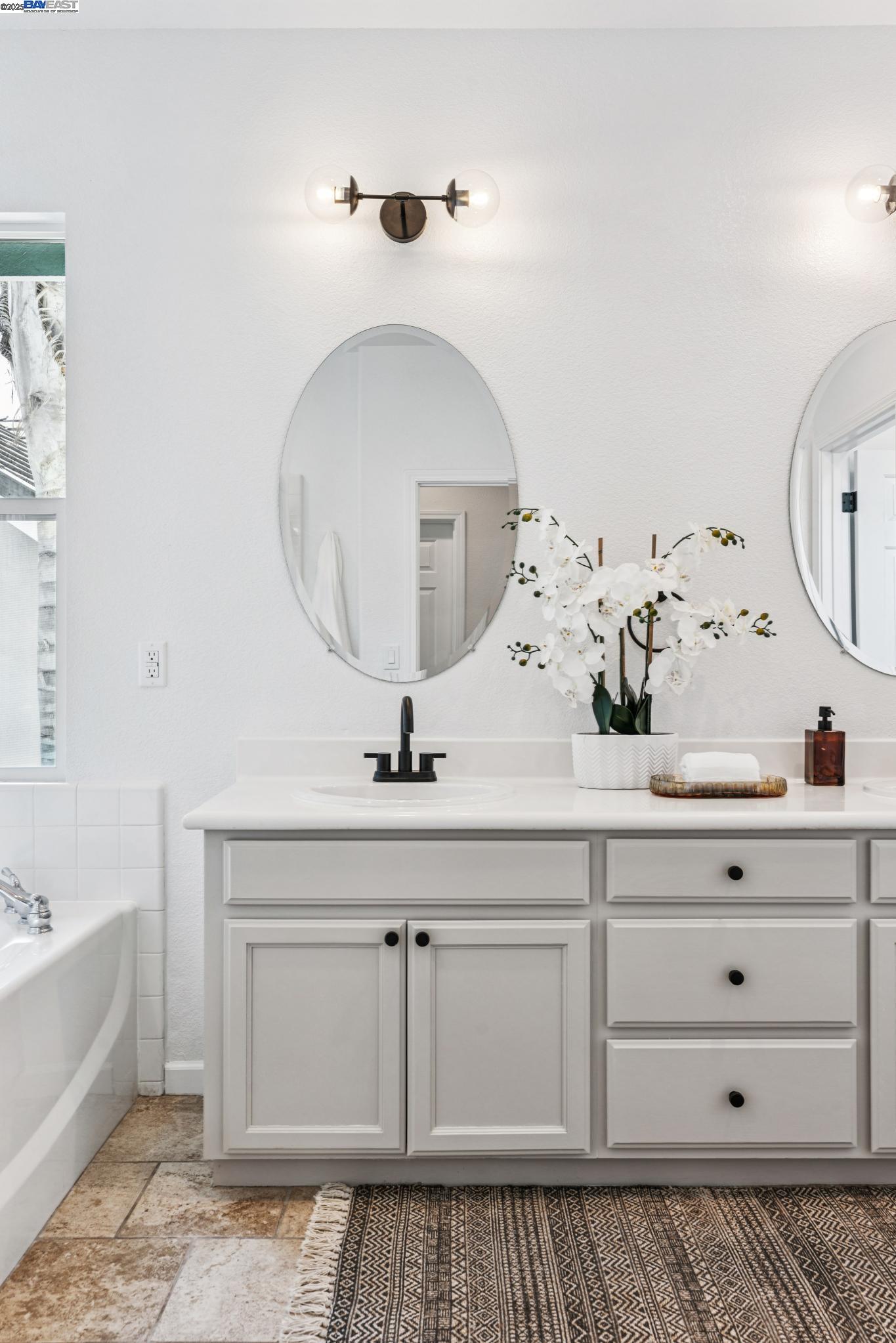 5929 Linwood Cmn