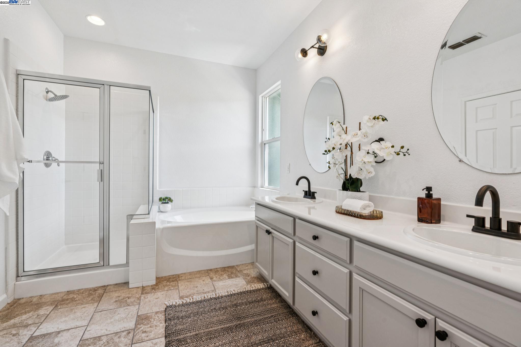 5929 Linwood Cmn
