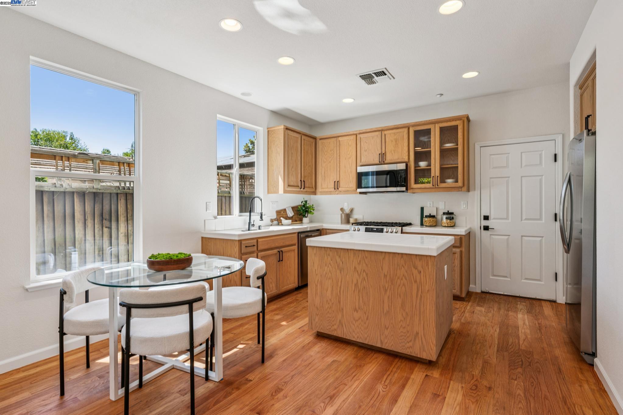 5929 Linwood Cmn