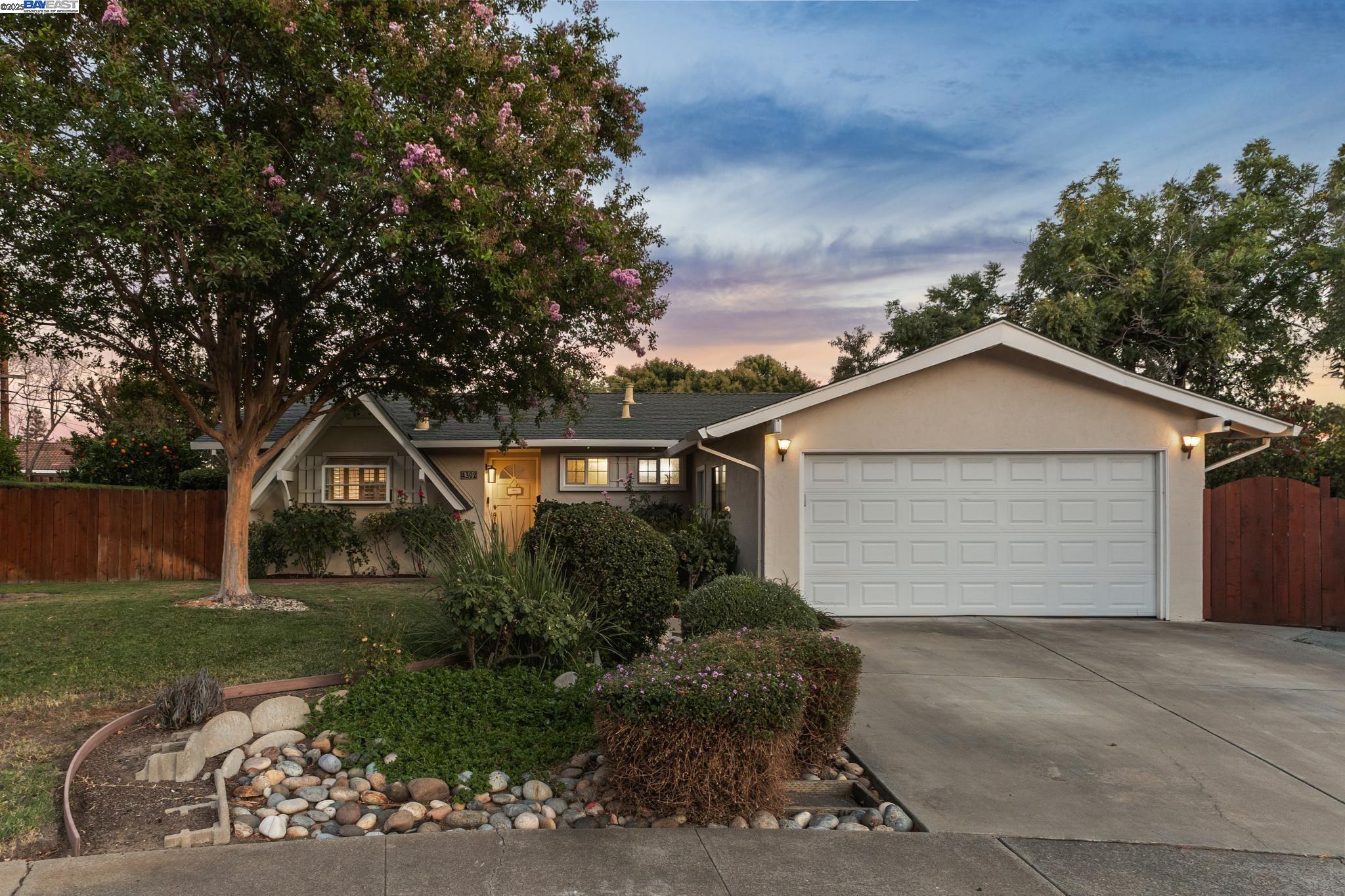 4302 Carter Ct